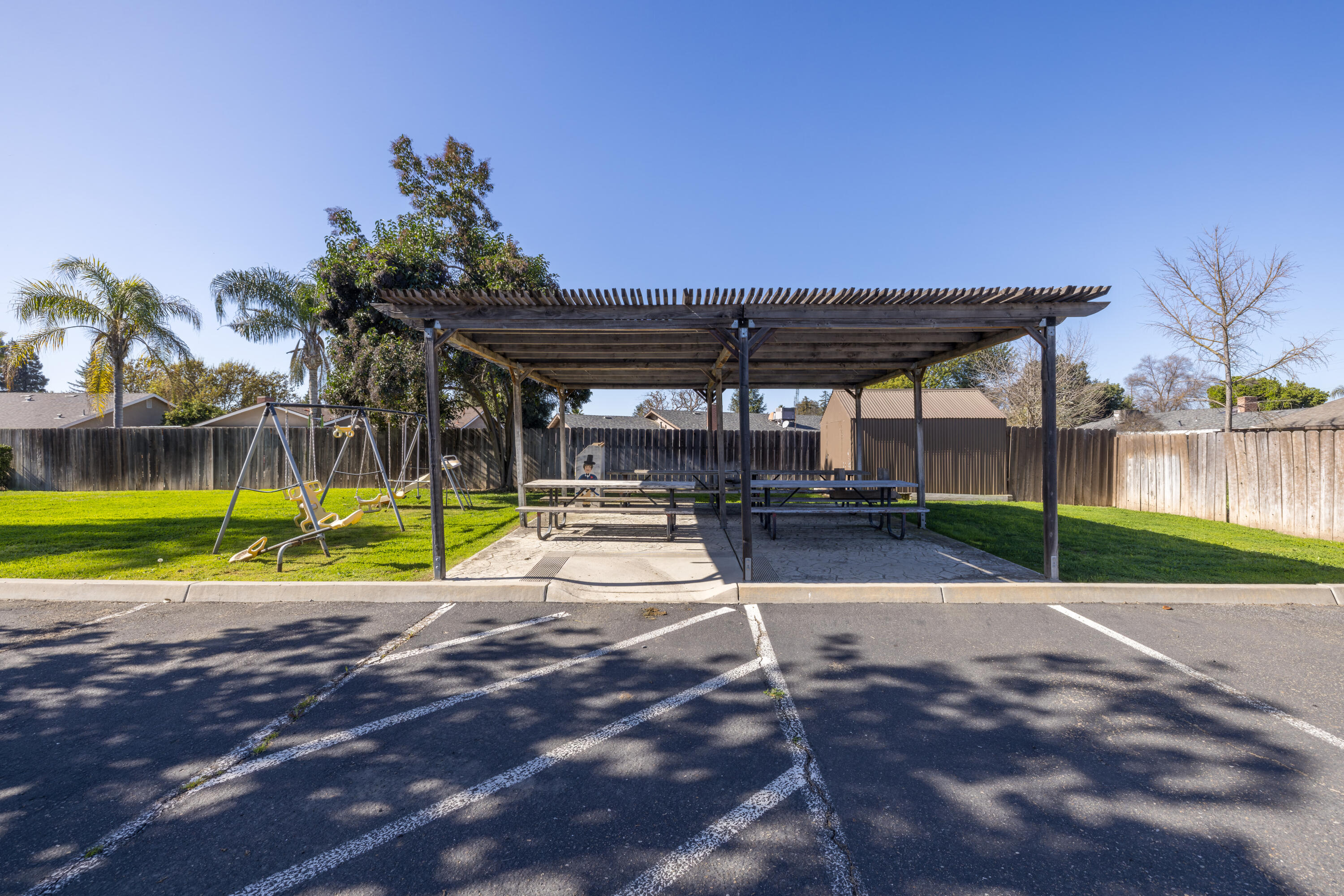 2127 S Giddings St, Visalia, CA 93277