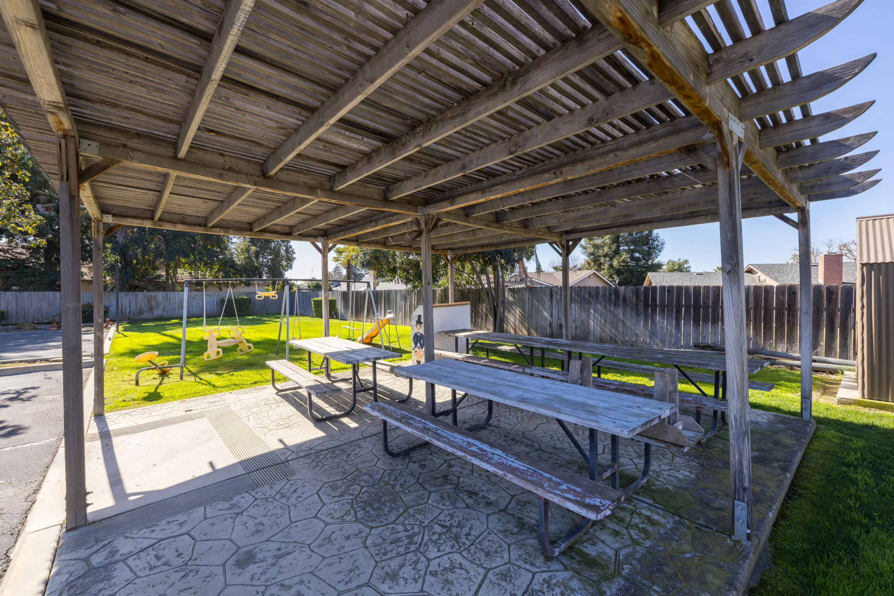 2127 S Giddings St, Visalia, CA 93277