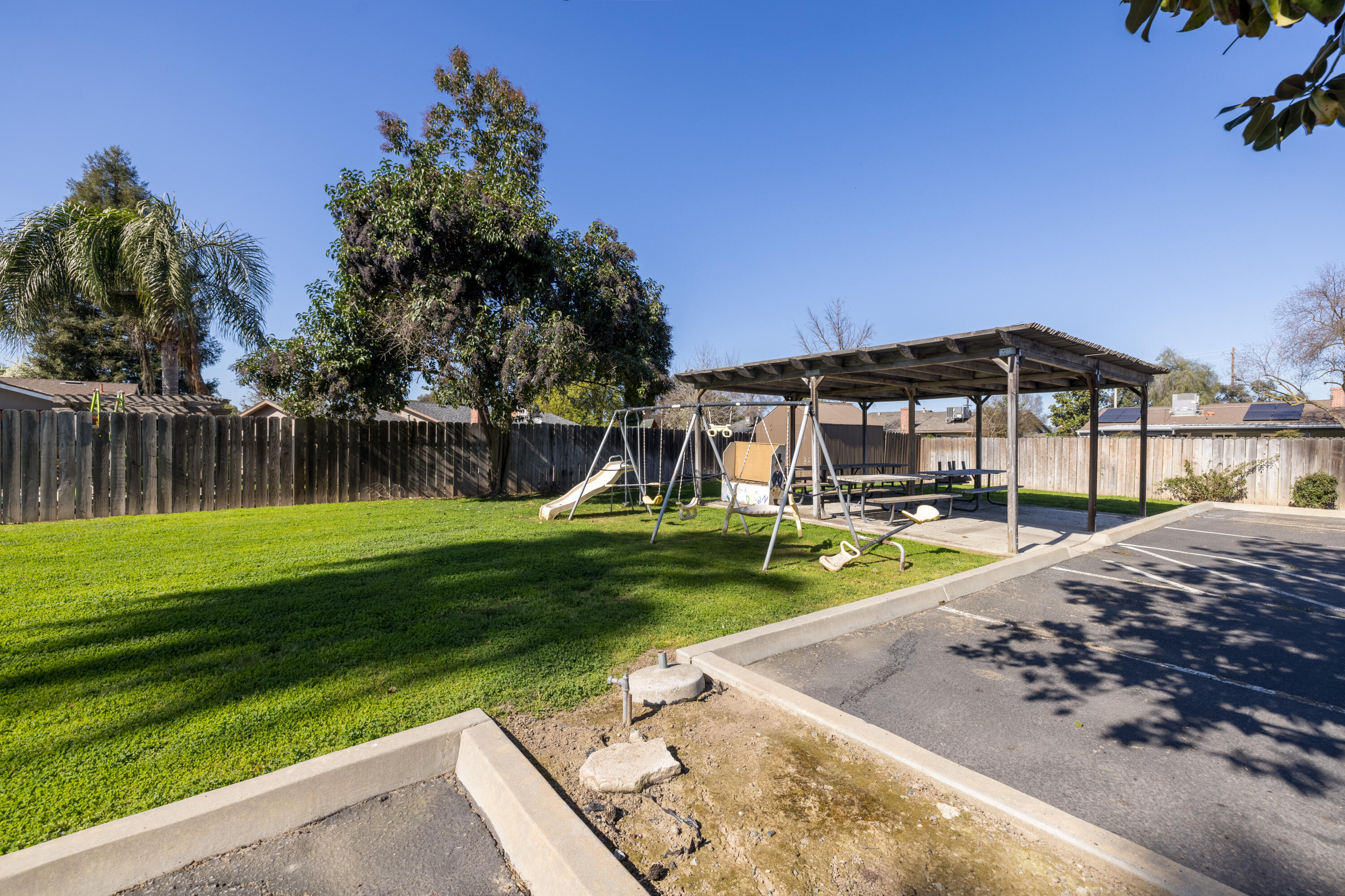 2127 S Giddings St, Visalia, CA 93277