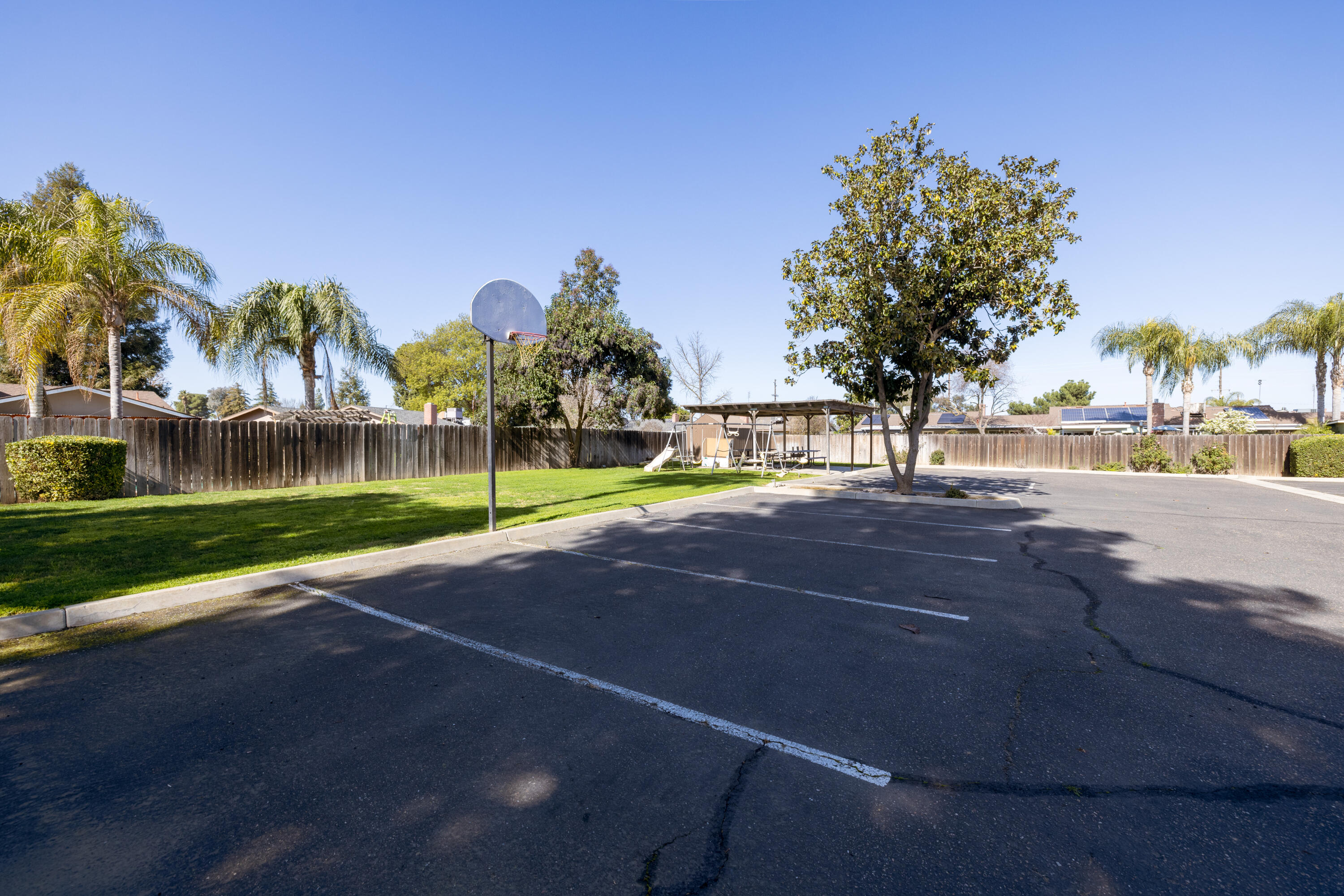2127 S Giddings St, Visalia, CA 93277