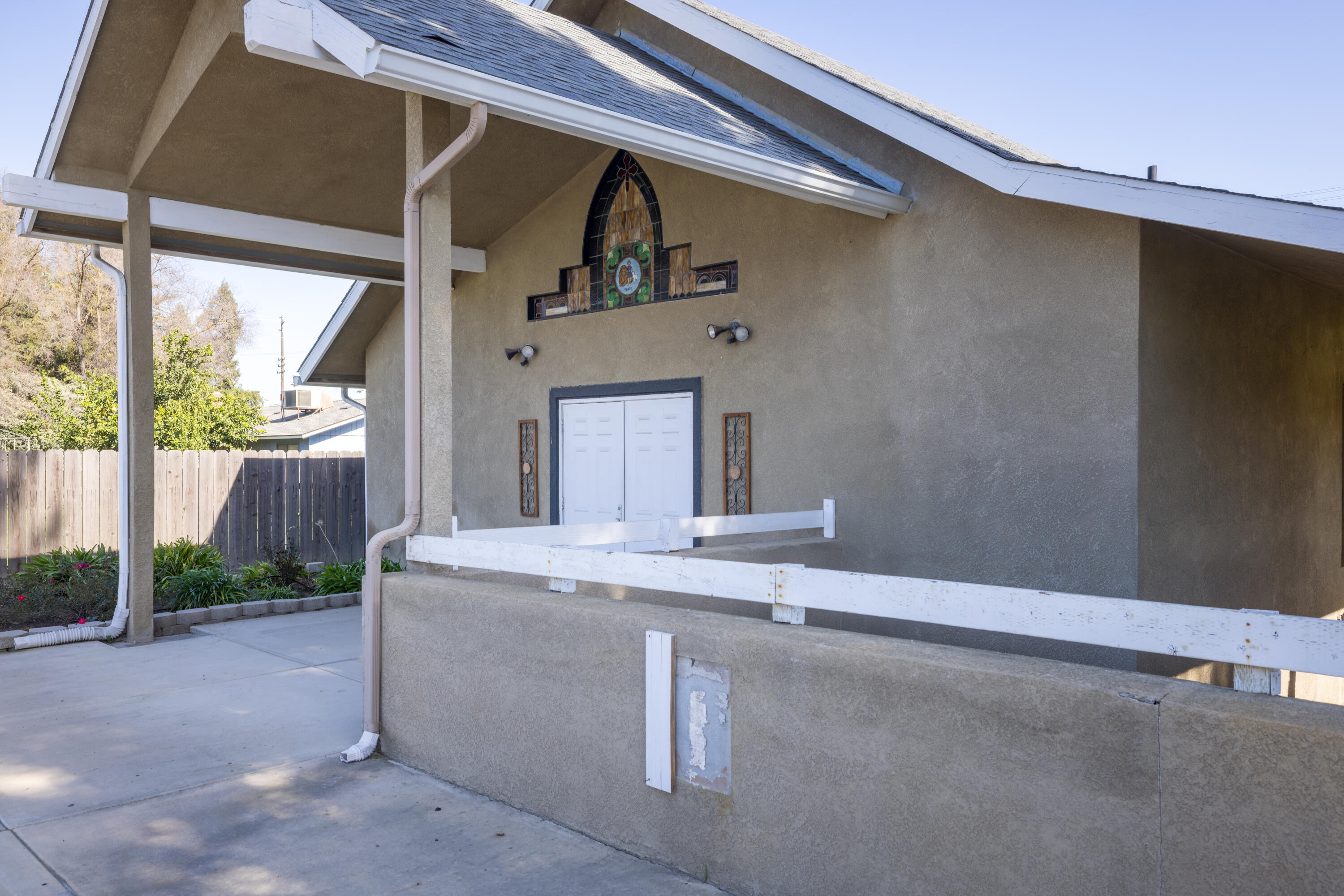 2127 S Giddings St, Visalia, CA 93277