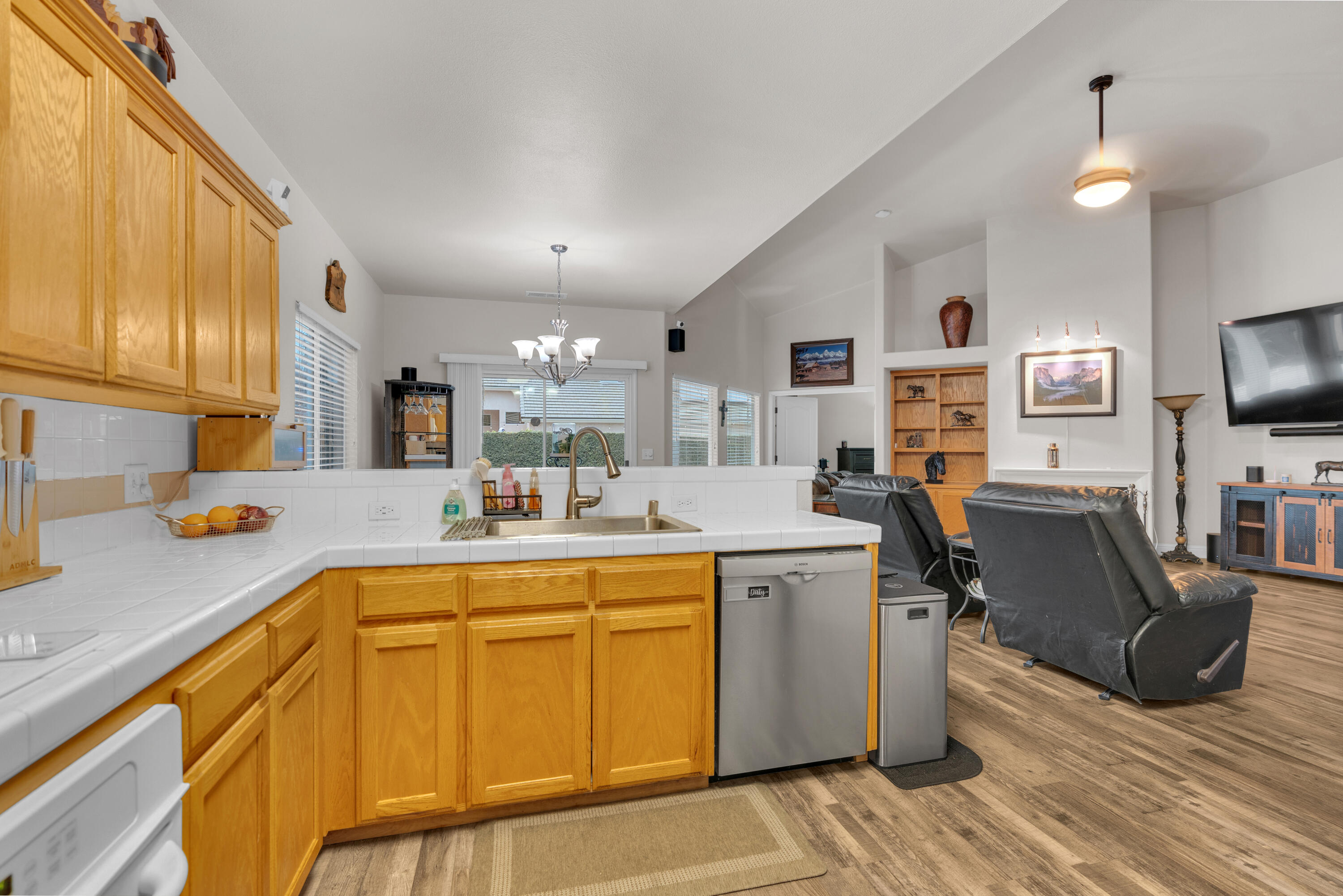 2949 E Palisade Dr, Fresno, CA 93720