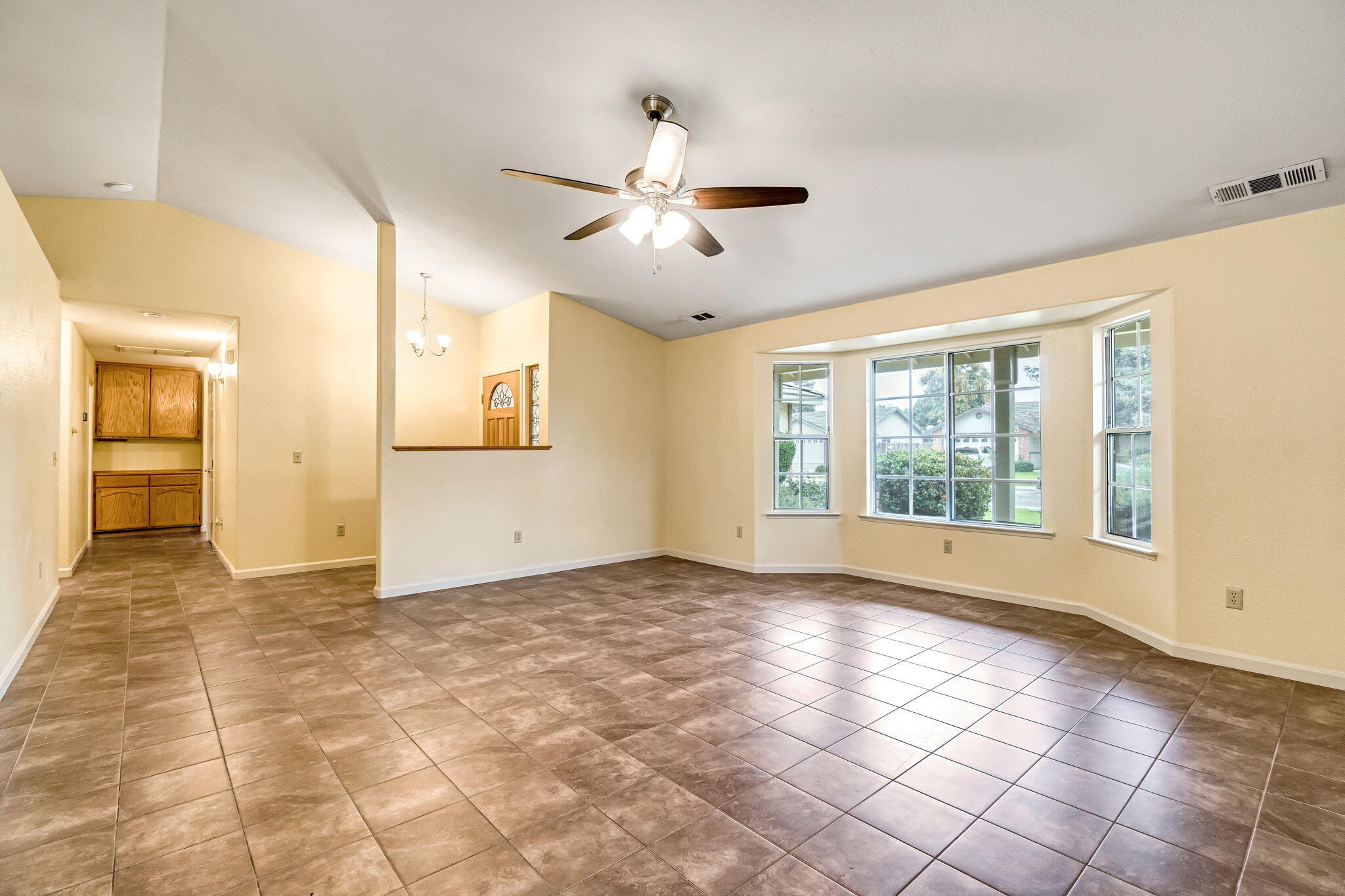 3632 E Willow Ct, Visalia, CA 93292