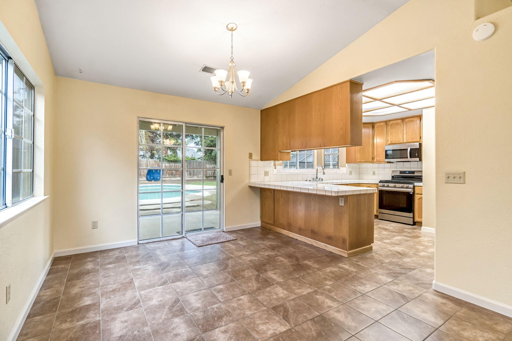 3632 E Willow Ct, Visalia, CA 93292