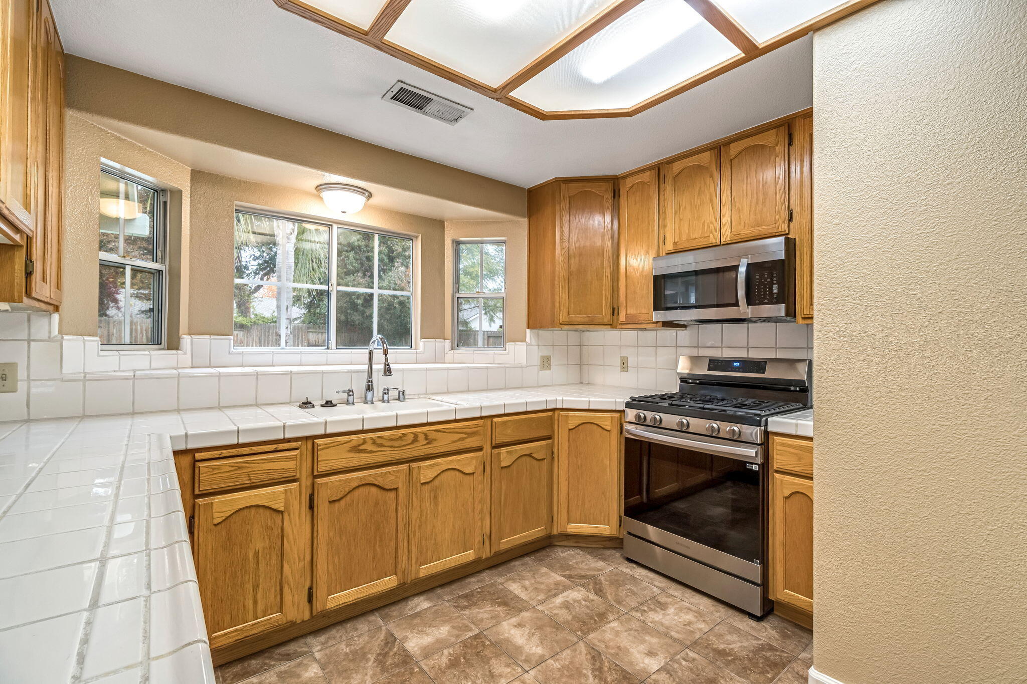 3632 E Willow Ct, Visalia, CA 93292