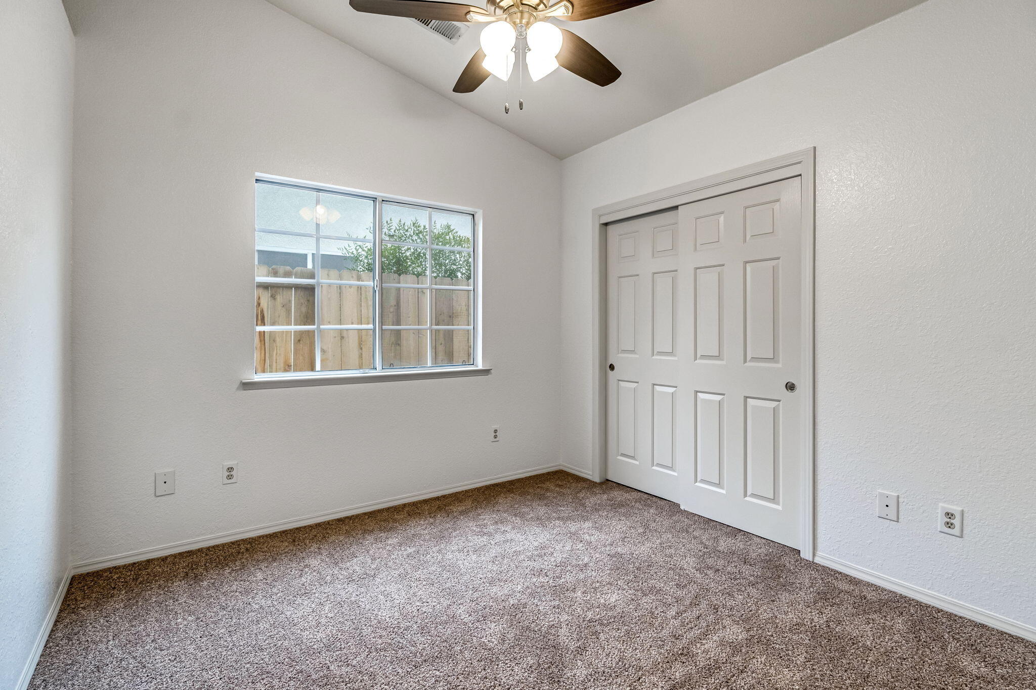 3632 E Willow Ct, Visalia, CA 93292