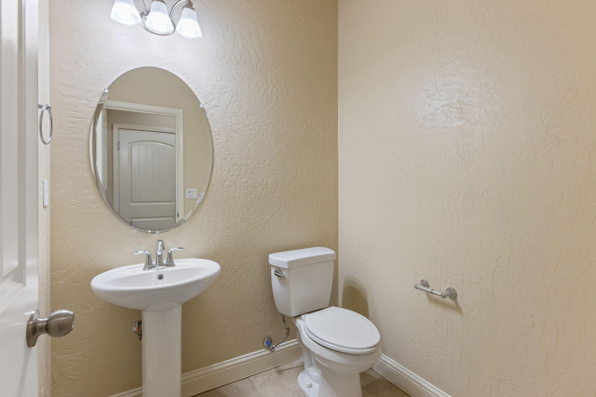 1923 W Humboldt Dr, Hanford, CA 93230