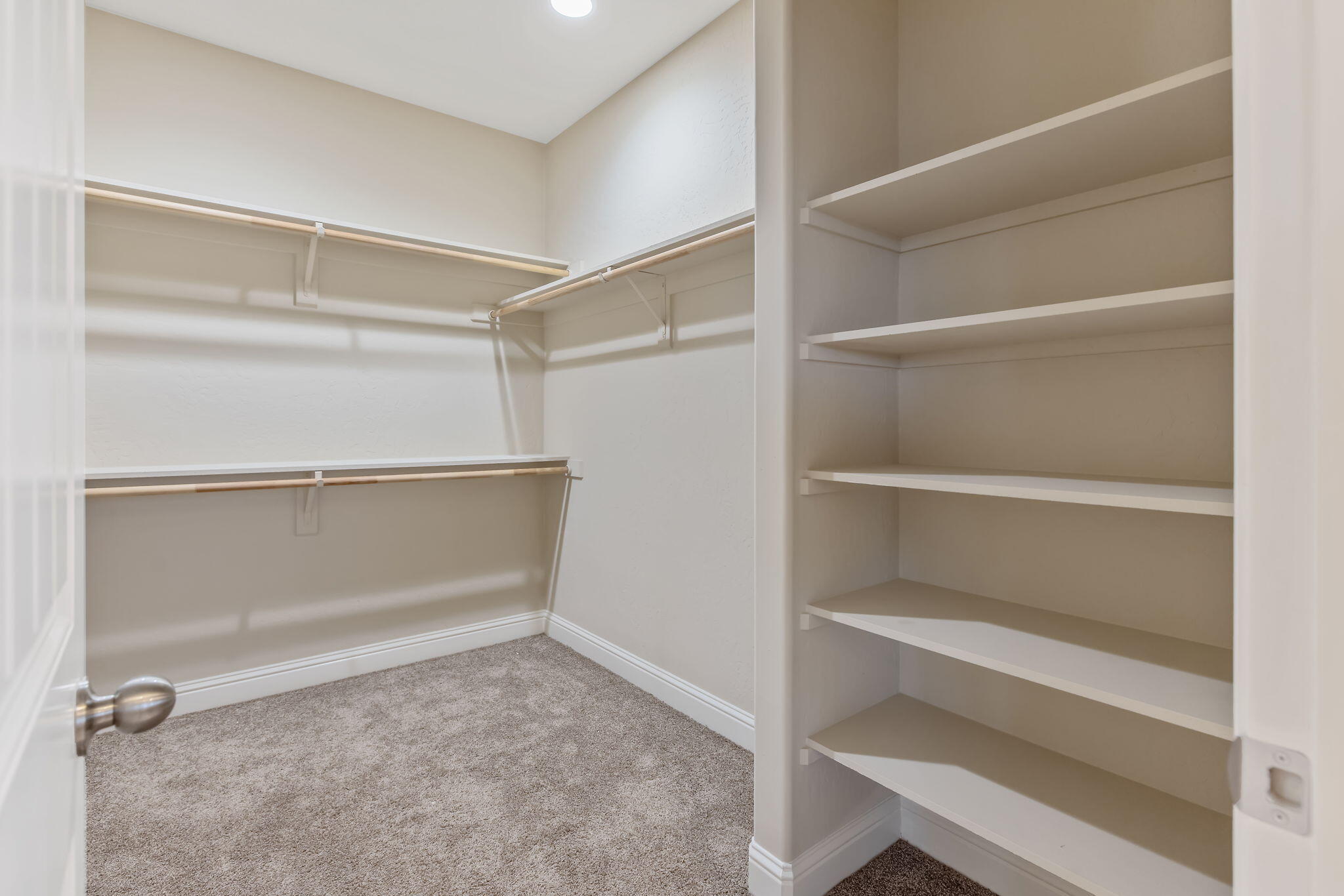 1923 W Humboldt Dr, Hanford, CA 93230