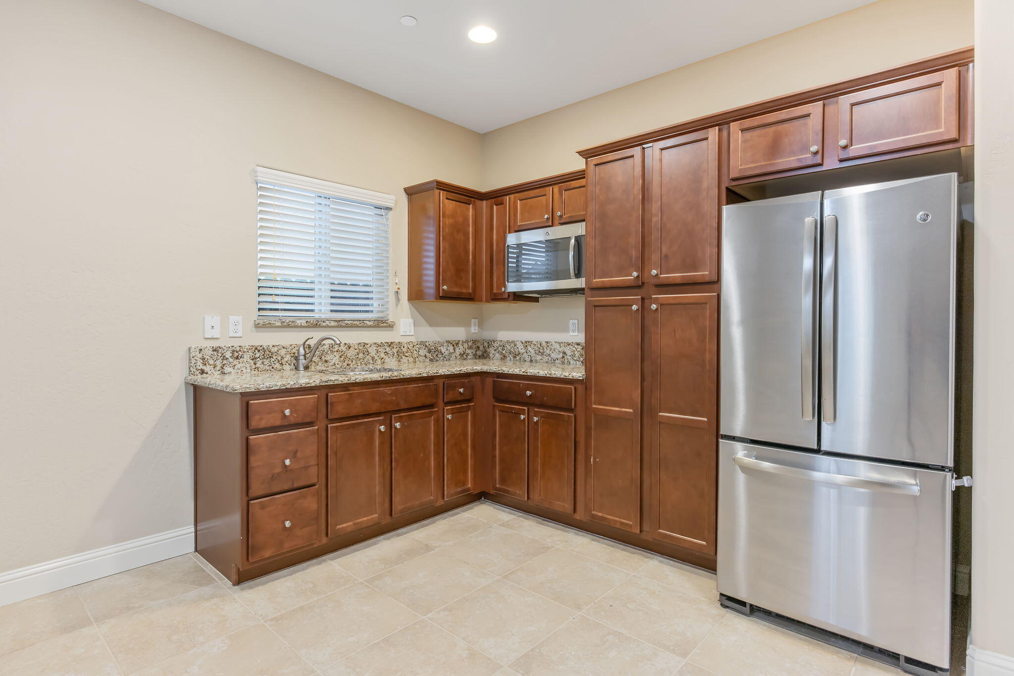 1923 W Humboldt Dr, Hanford, CA 93230