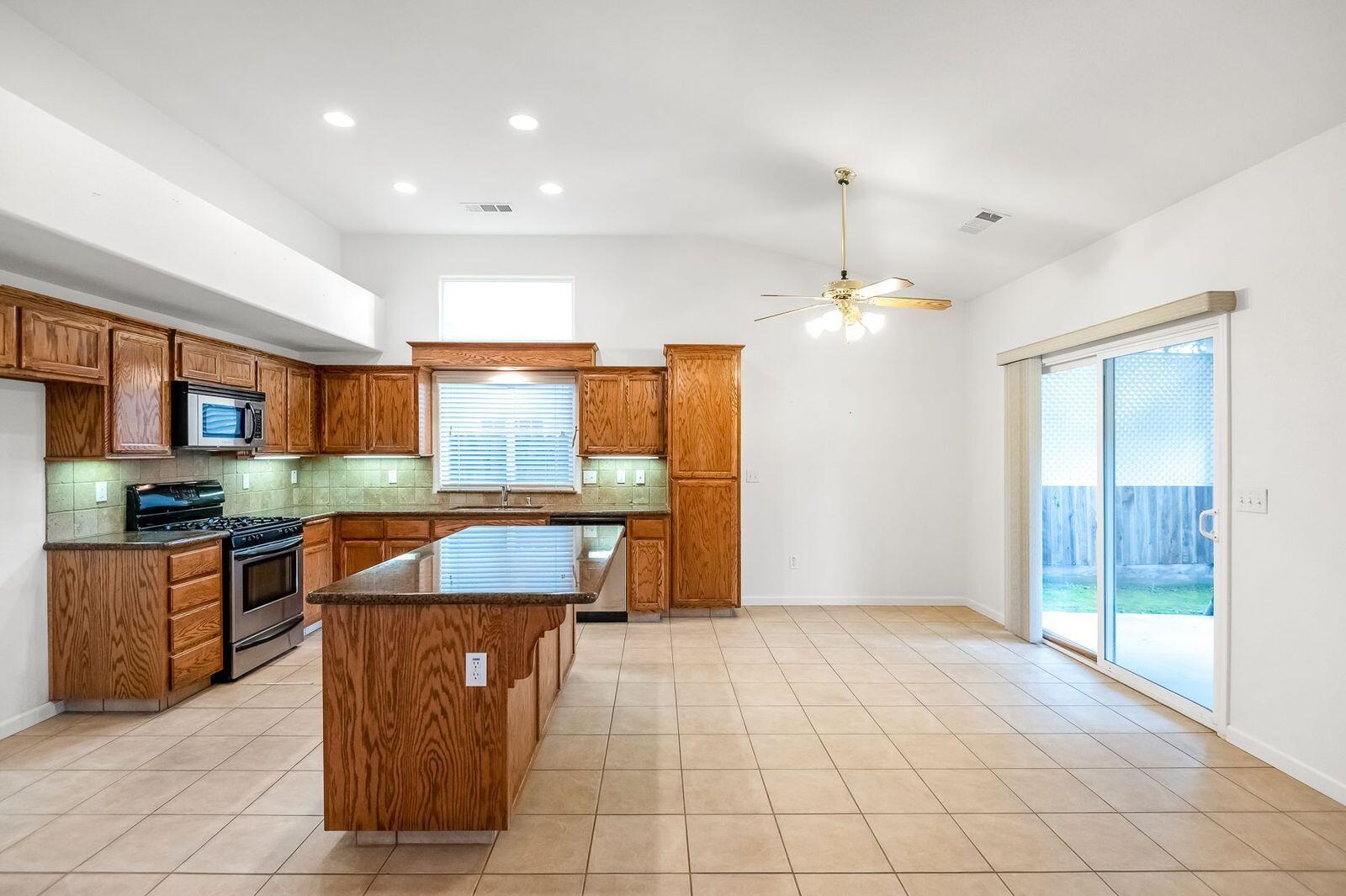 2303 S Conyer Ct, Visalia, CA 93277