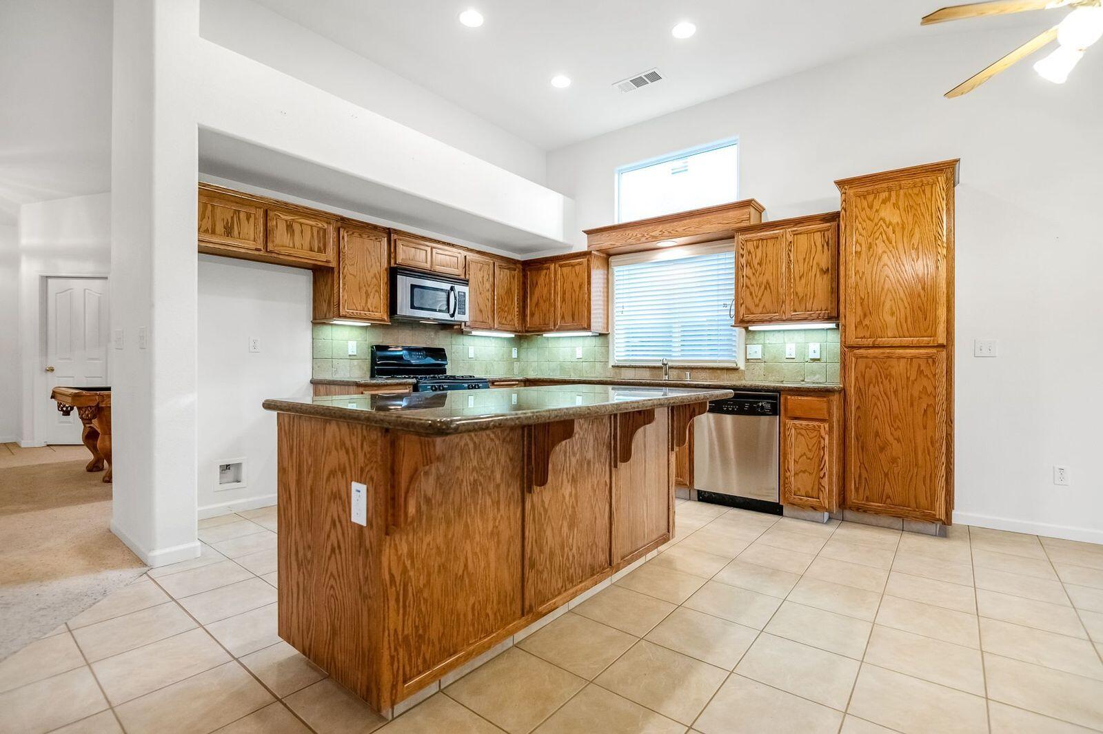 2303 S Conyer Ct, Visalia, CA 93277