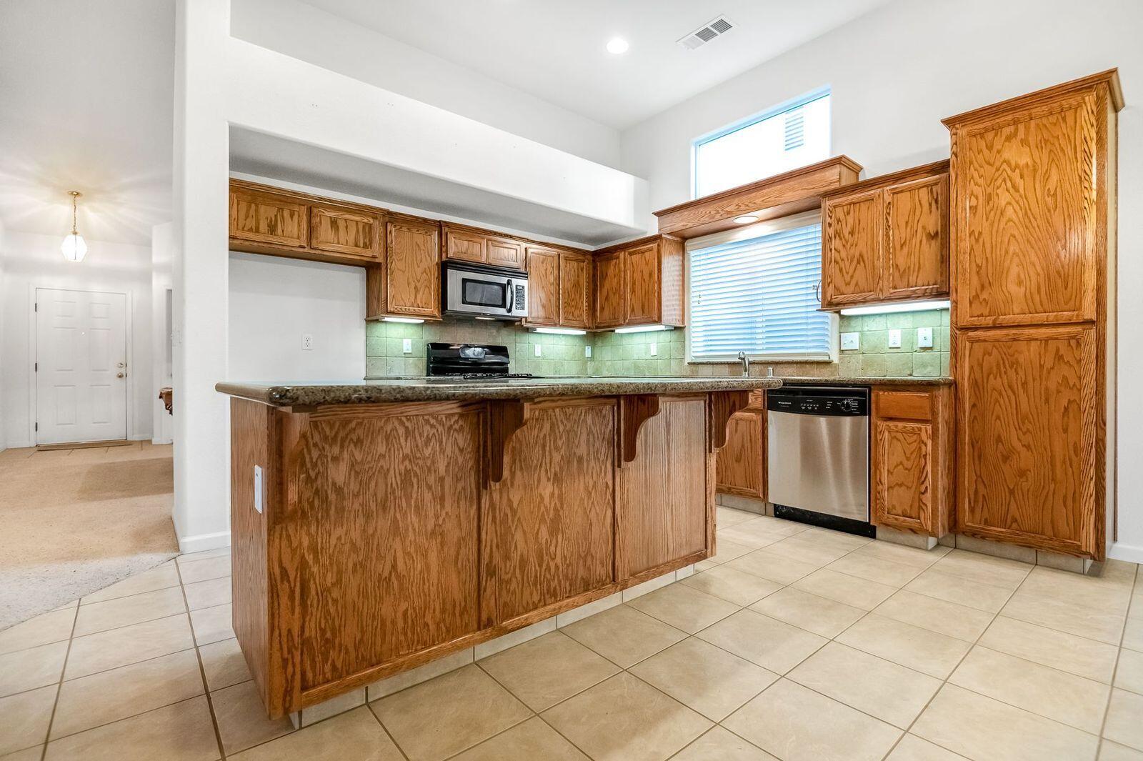 2303 S Conyer Ct, Visalia, CA 93277