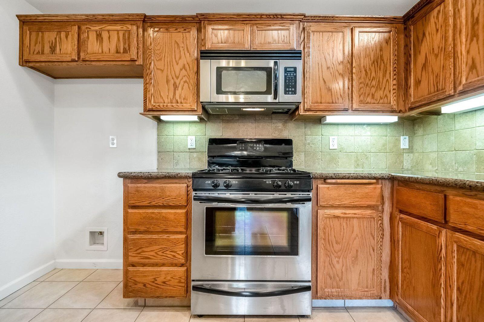 2303 S Conyer Ct, Visalia, CA 93277