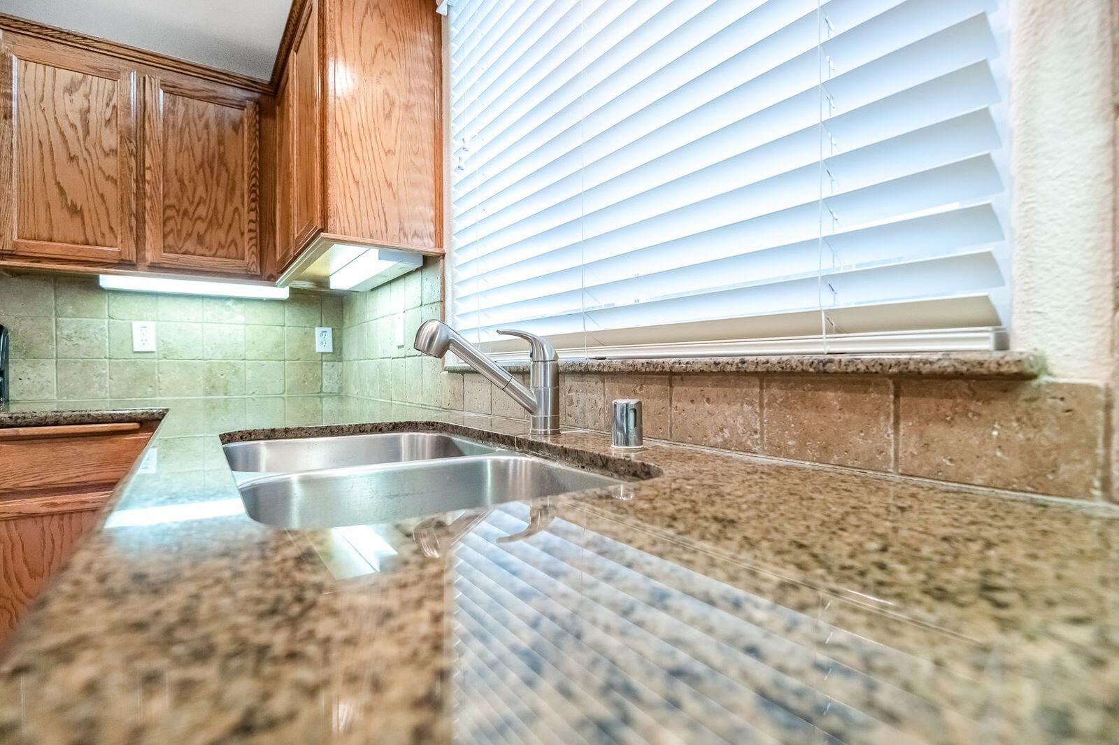 2303 S Conyer Ct, Visalia, CA 93277