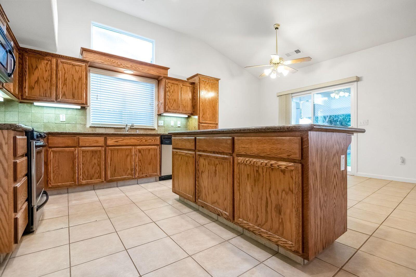 2303 S Conyer Ct, Visalia, CA 93277