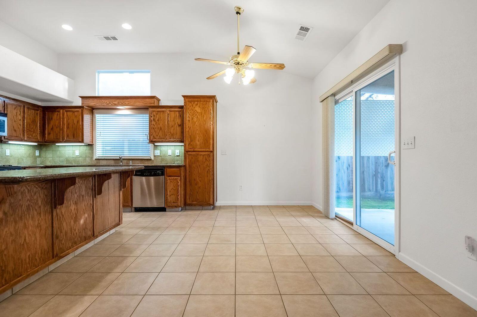 2303 S Conyer Ct, Visalia, CA 93277