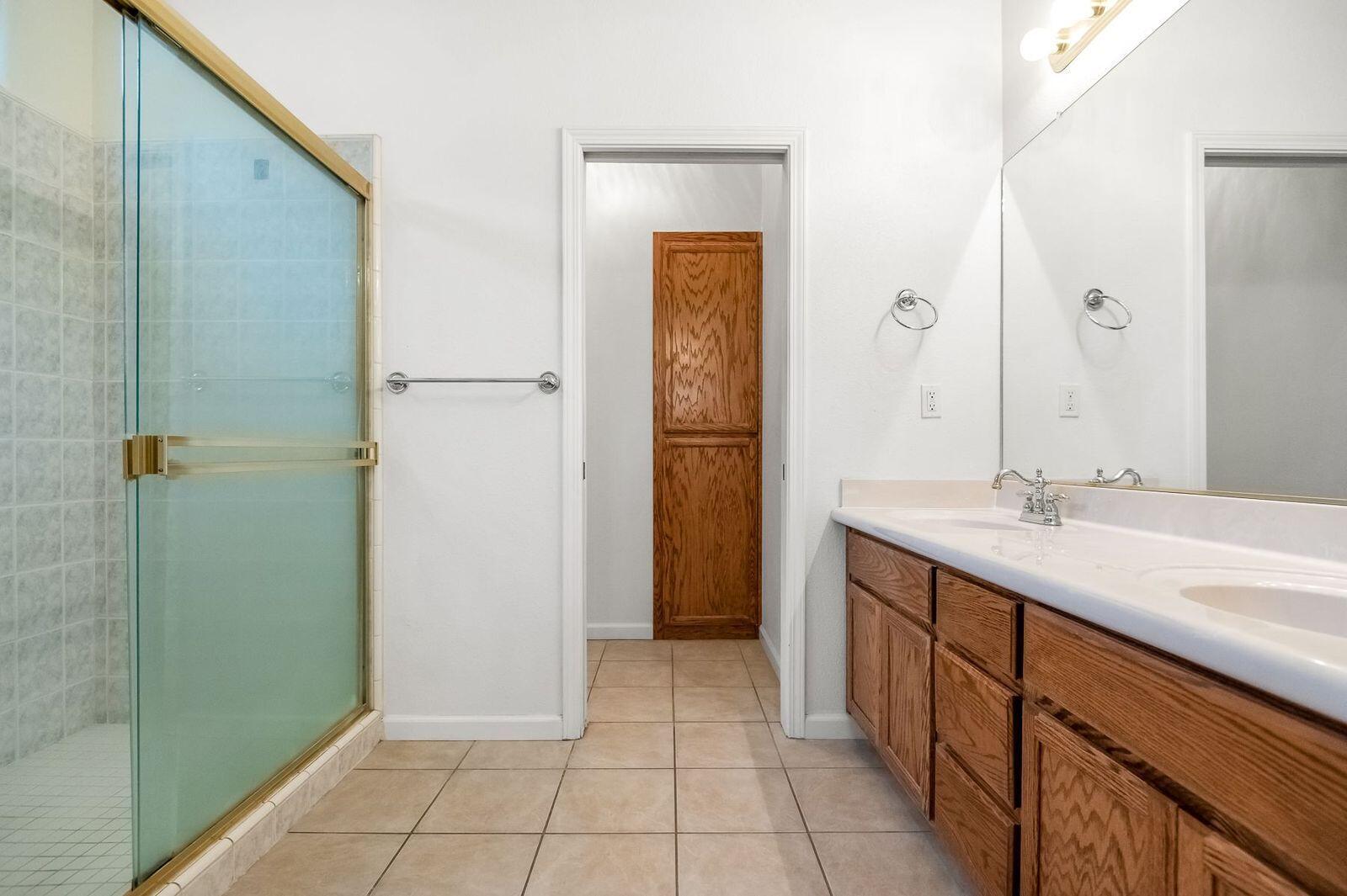 2303 S Conyer Ct, Visalia, CA 93277