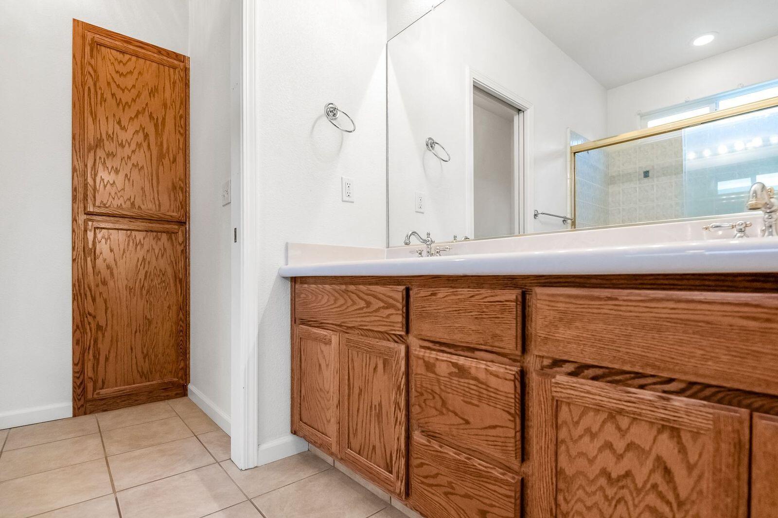 2303 S Conyer Ct, Visalia, CA 93277