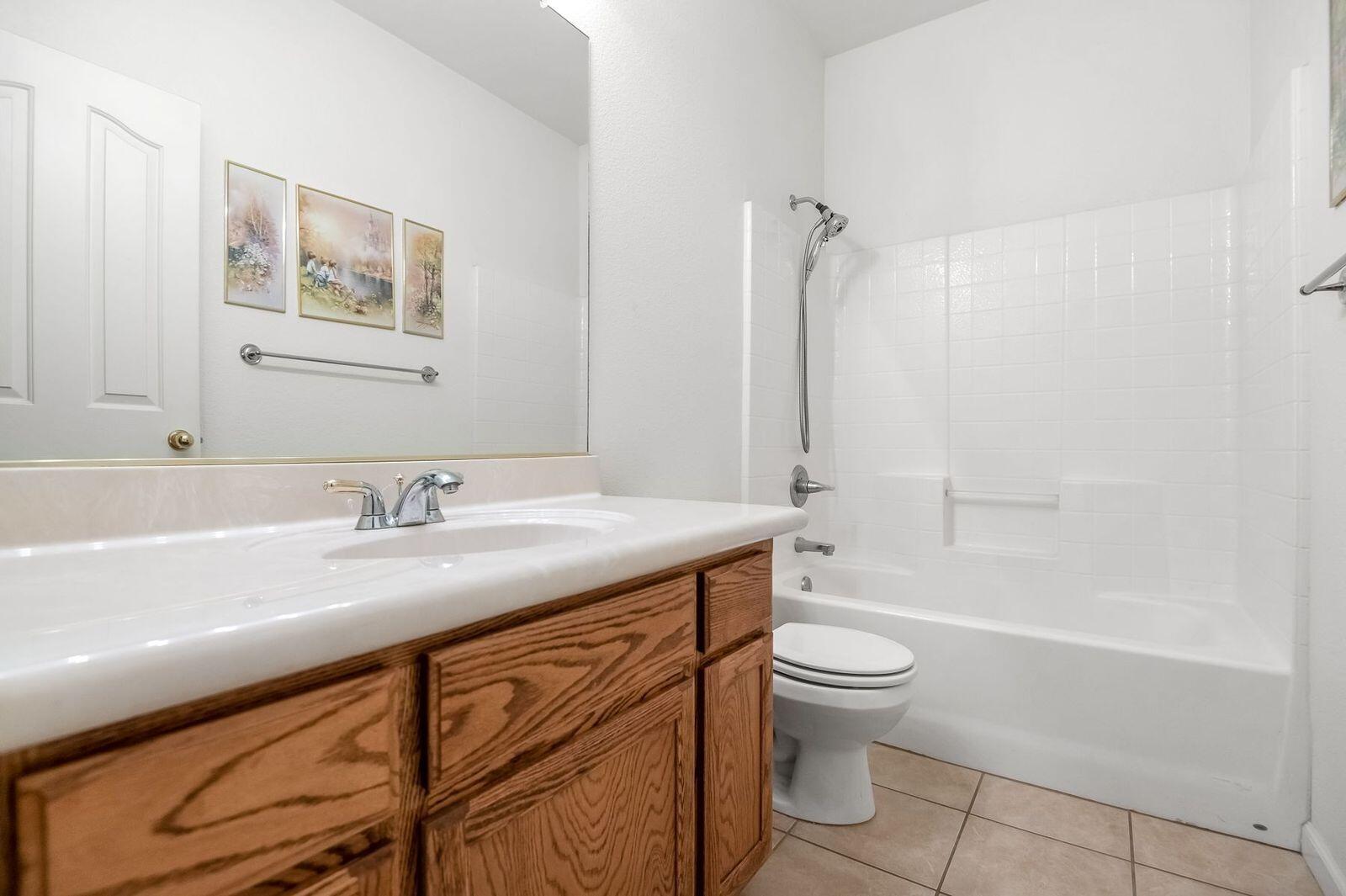 2303 S Conyer Ct, Visalia, CA 93277