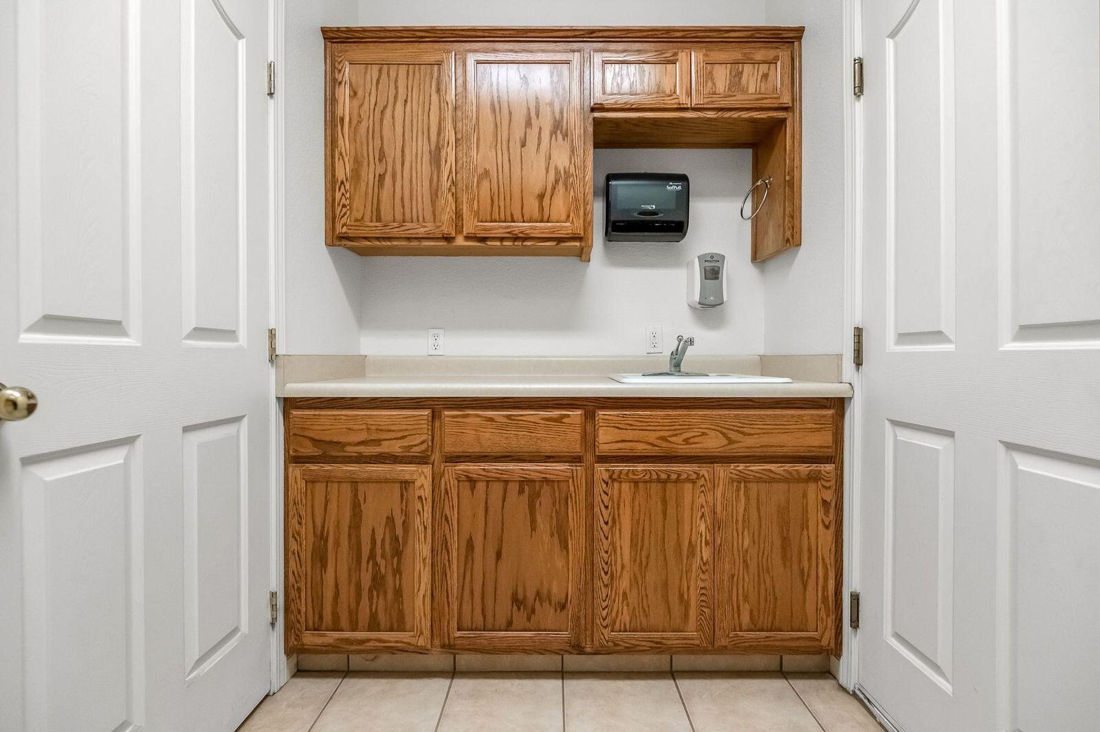 2303 S Conyer Ct, Visalia, CA 93277