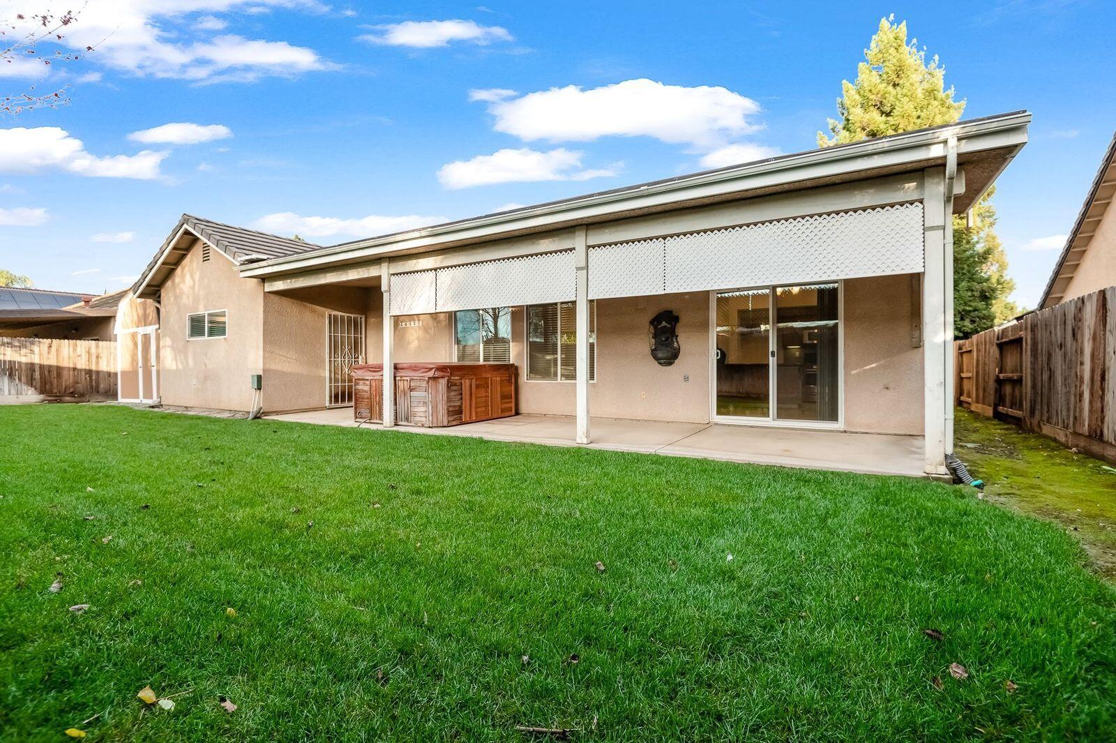 2303 S Conyer Ct, Visalia, CA 93277