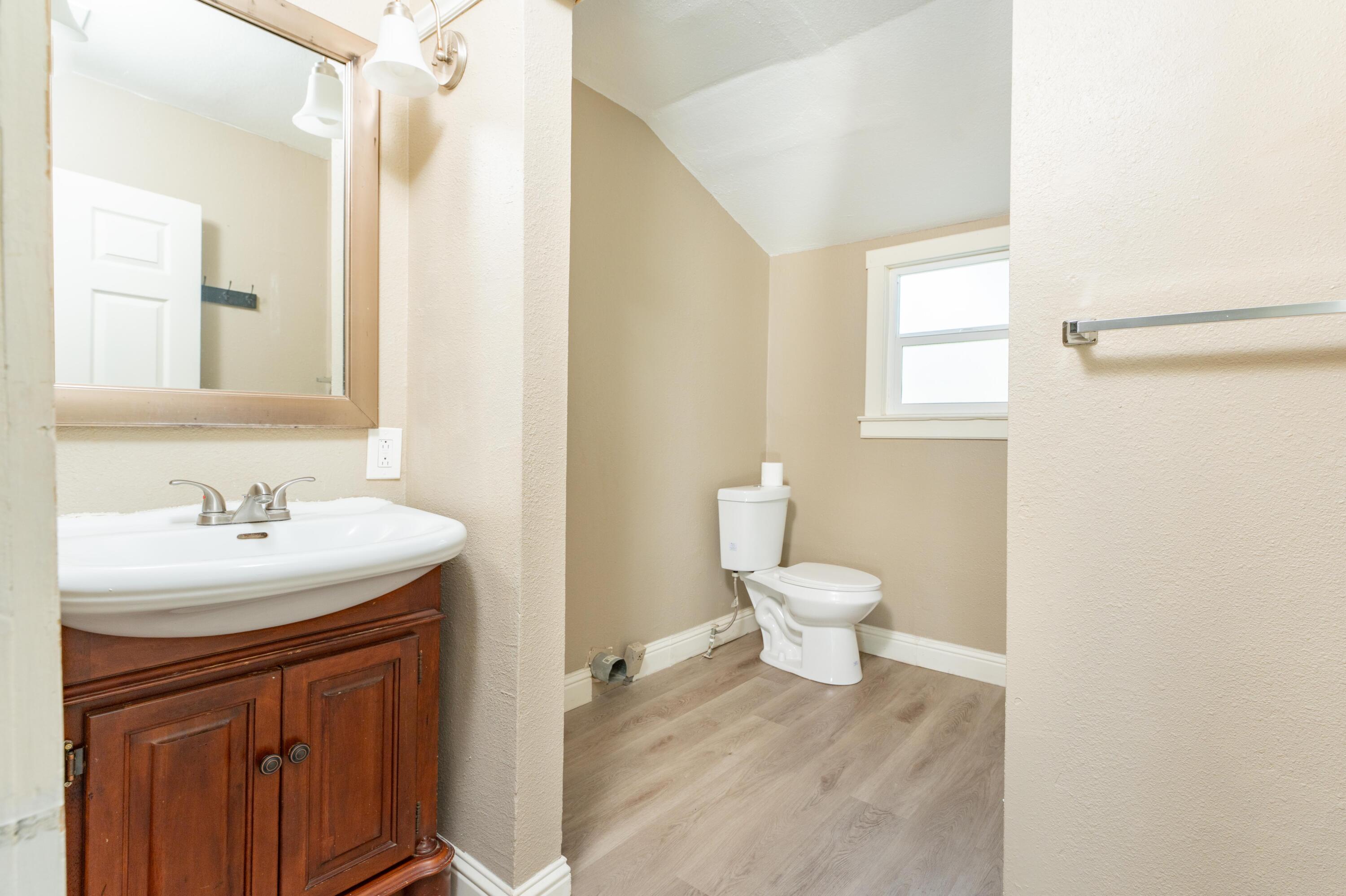 533 S Kaweah Ave, Exeter, CA 93221