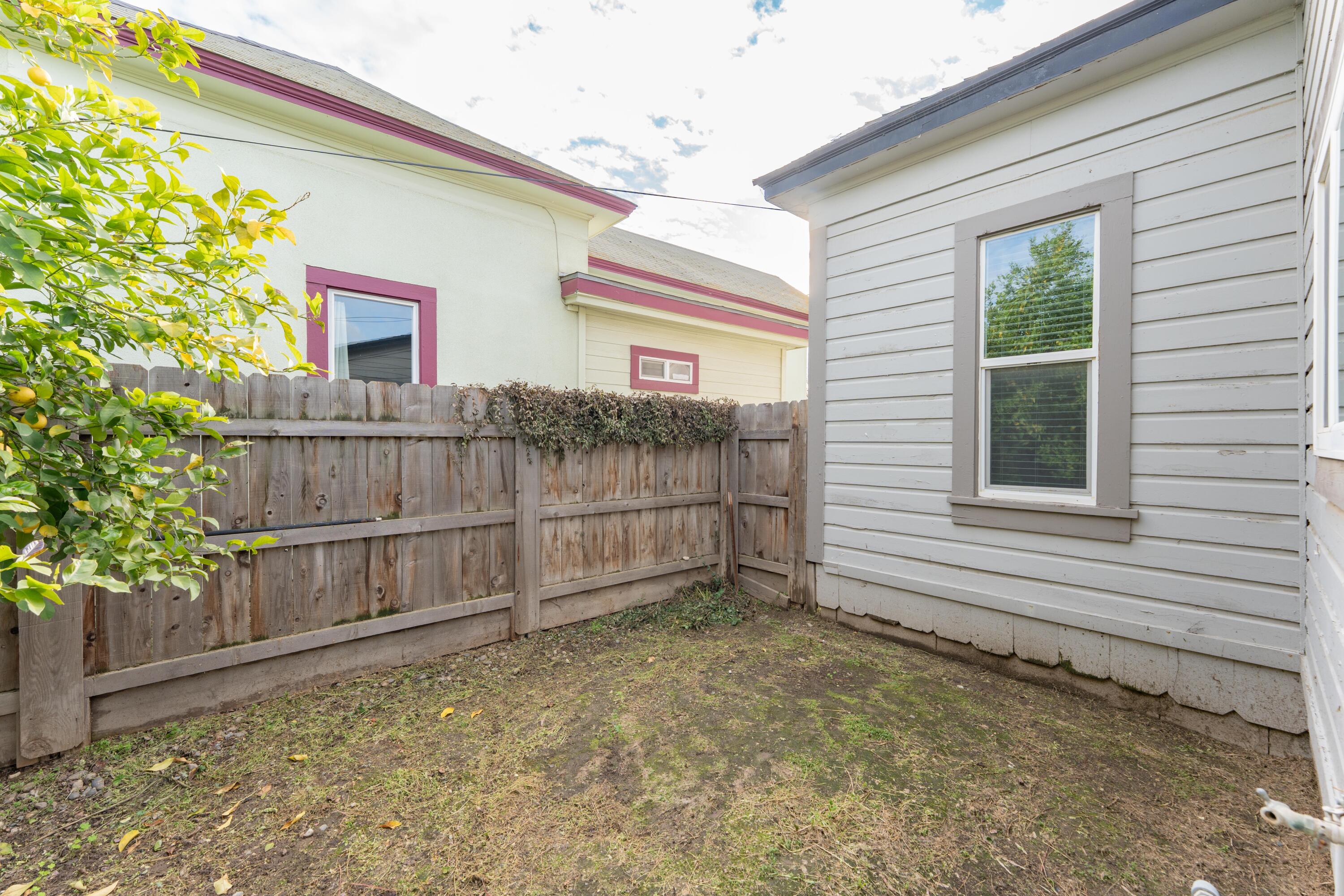 533 S Kaweah Ave, Exeter, CA 93221