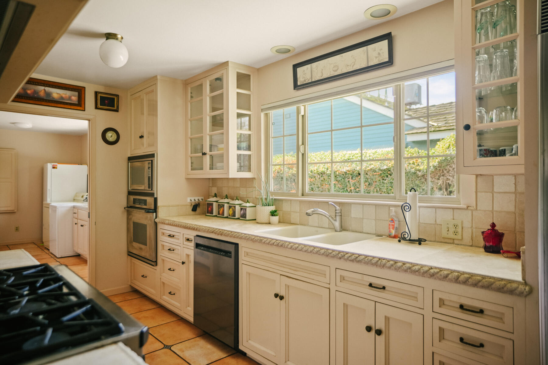 130 E Woodward Dr, Tulare, CA 93274