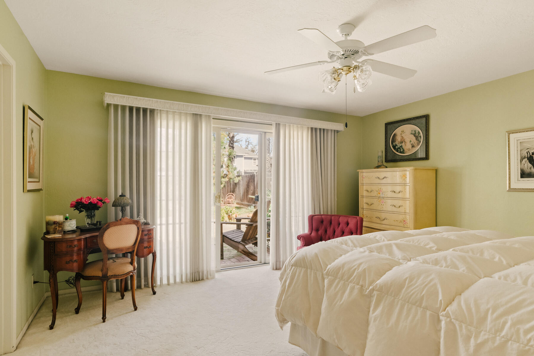 130 E Woodward Dr, Tulare, CA 93274