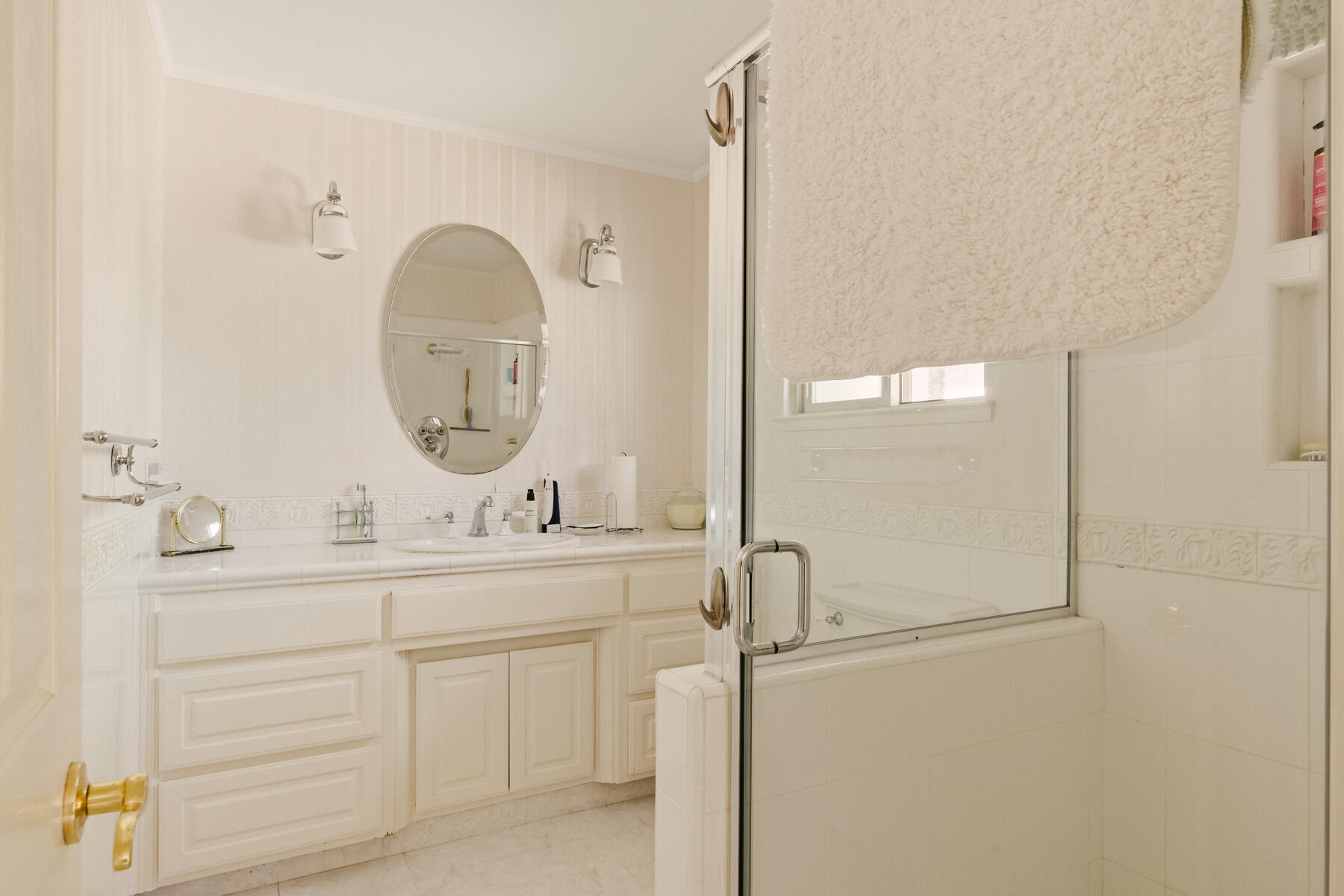 130 E Woodward Dr, Tulare, CA 93274