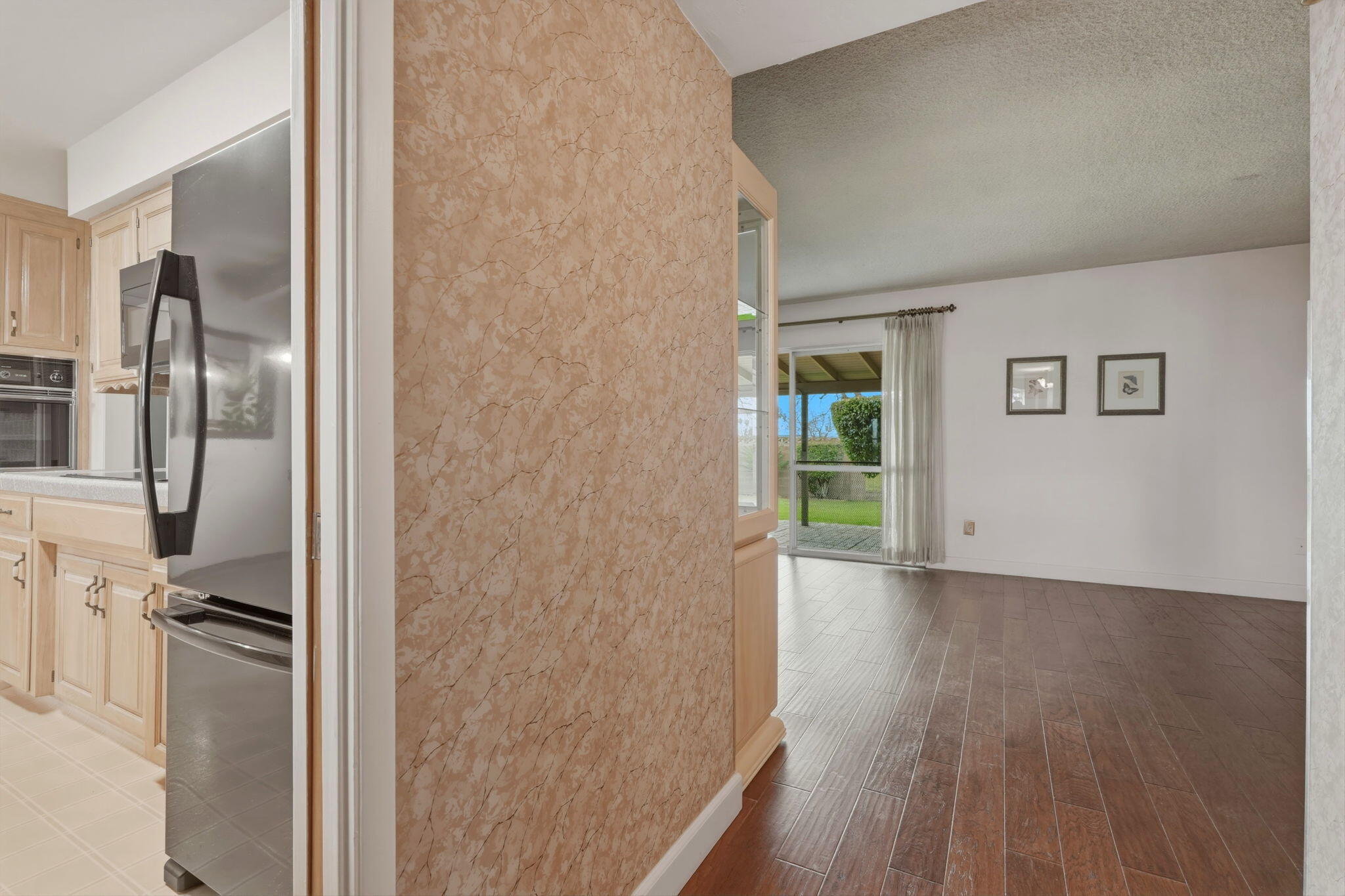 851 N Cottage St, Porterville, CA 93257