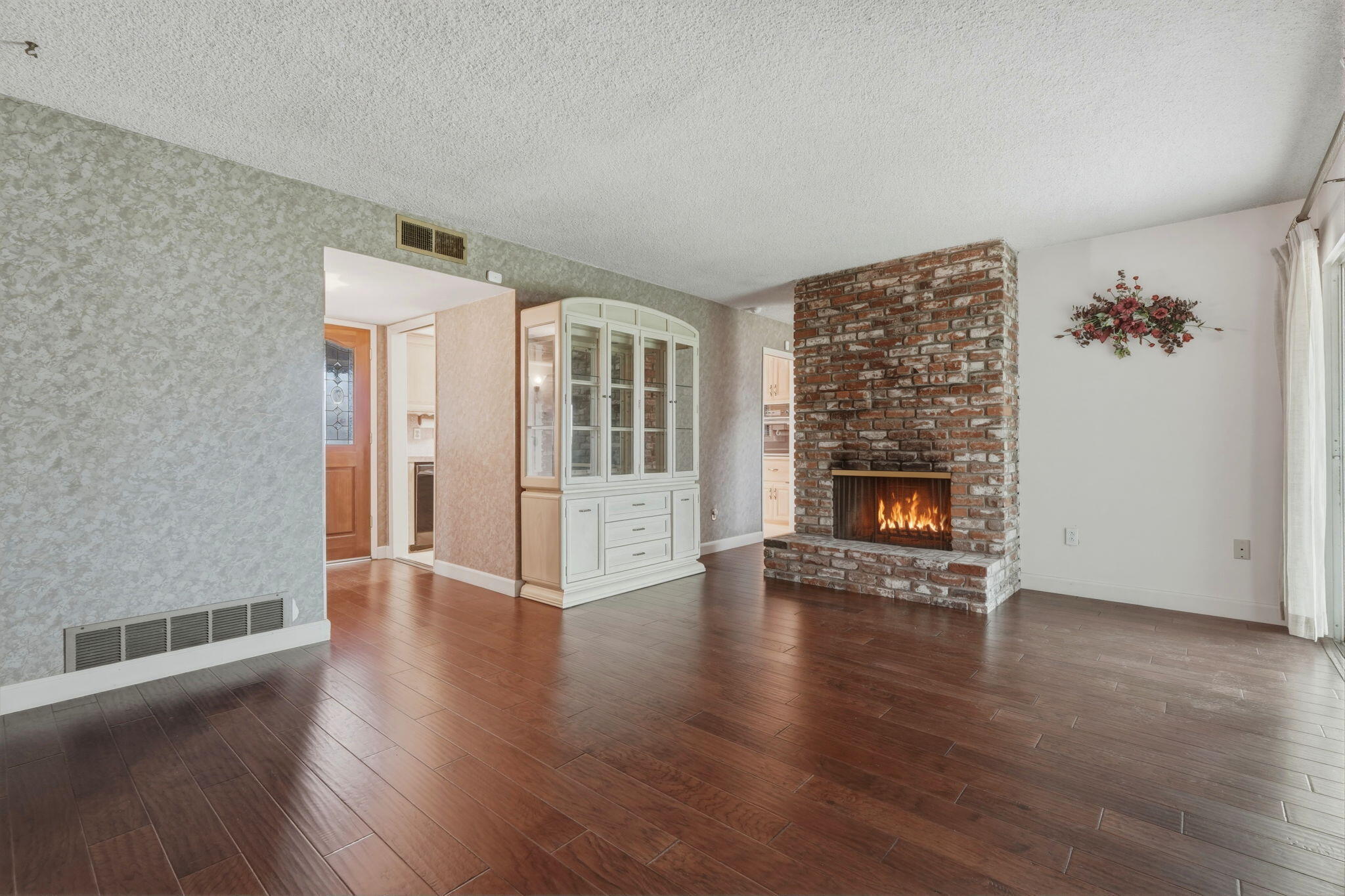 851 N Cottage St, Porterville, CA 93257