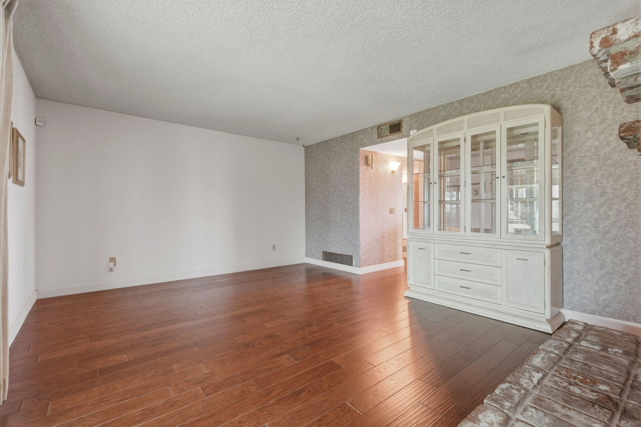 851 N Cottage St, Porterville, CA 93257