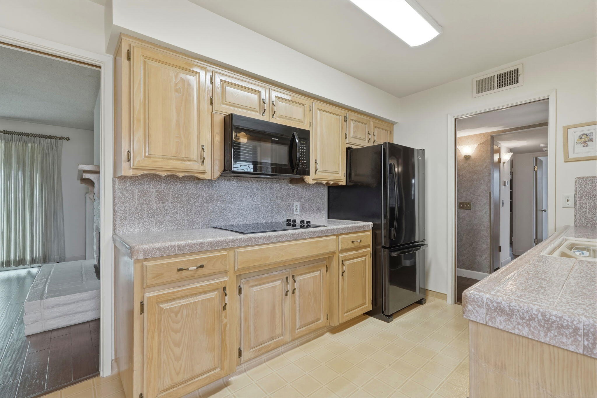 851 N Cottage St, Porterville, CA 93257