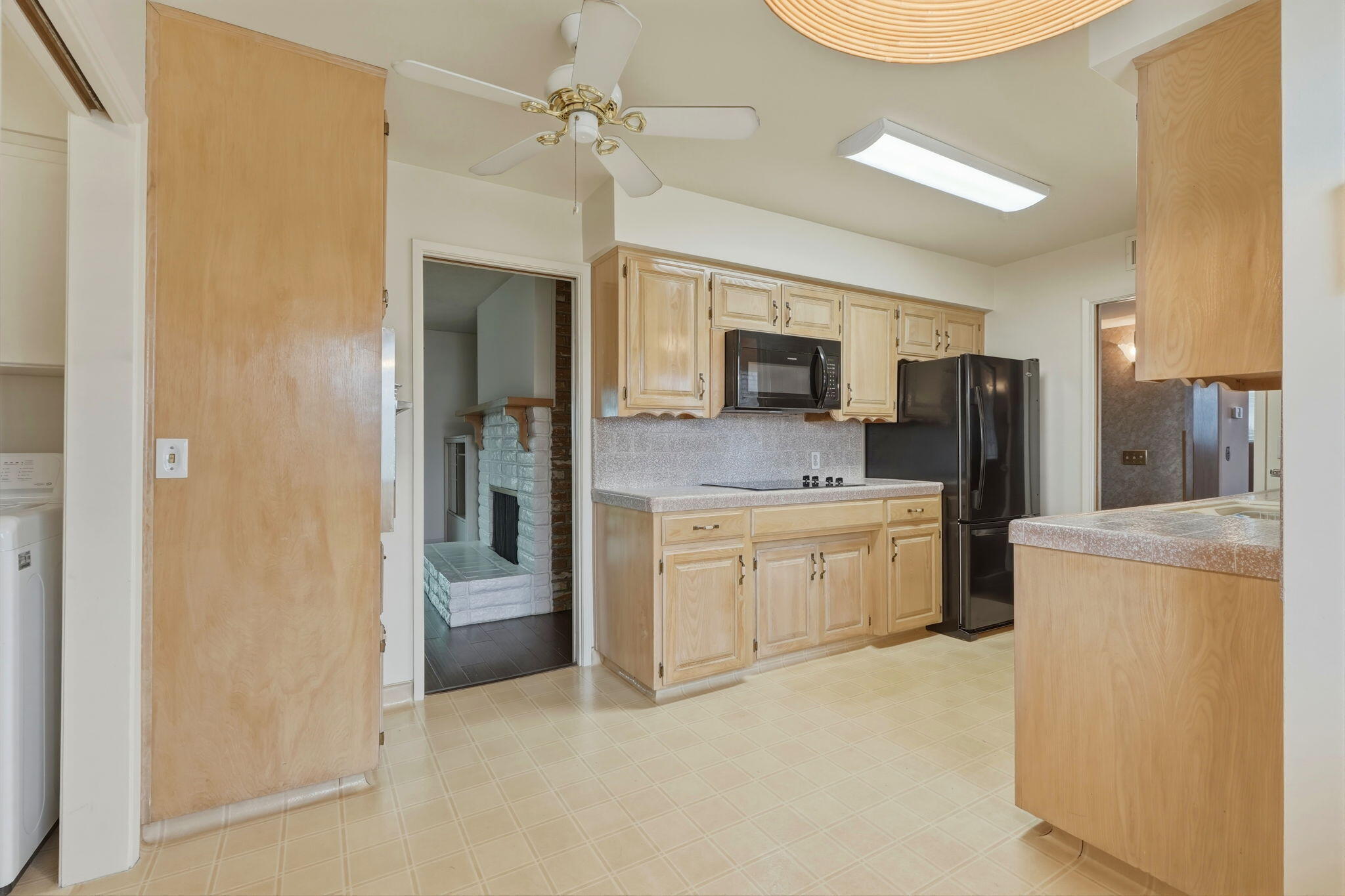 851 N Cottage St, Porterville, CA 93257