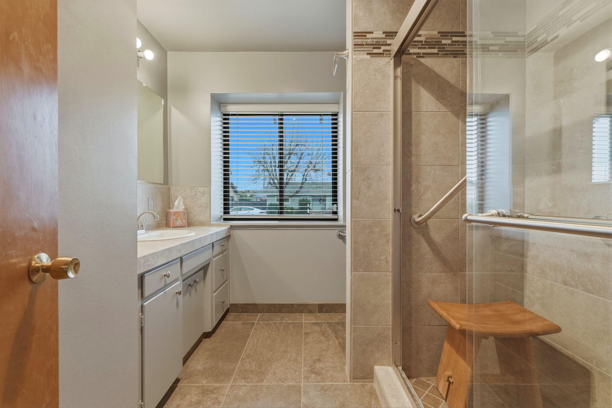 851 N Cottage St, Porterville, CA 93257