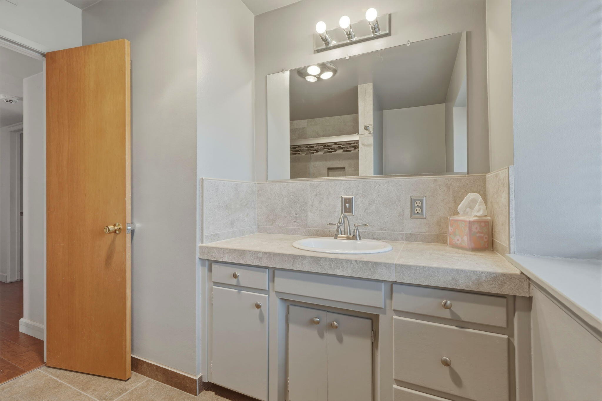 851 N Cottage St, Porterville, CA 93257