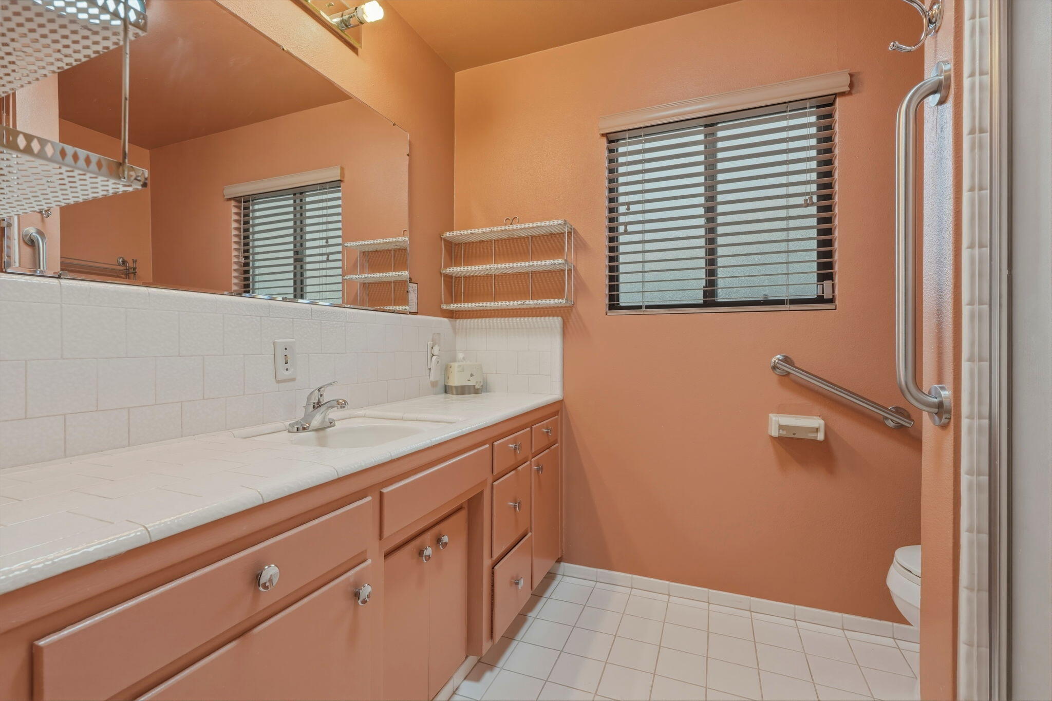 851 N Cottage St, Porterville, CA 93257