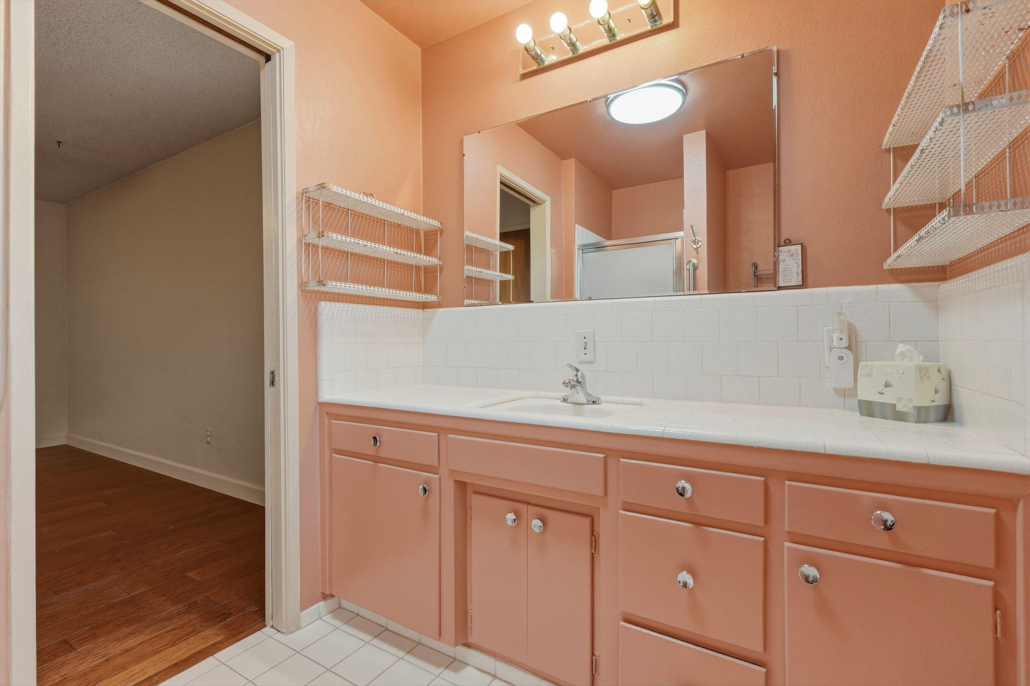 851 N Cottage St, Porterville, CA 93257