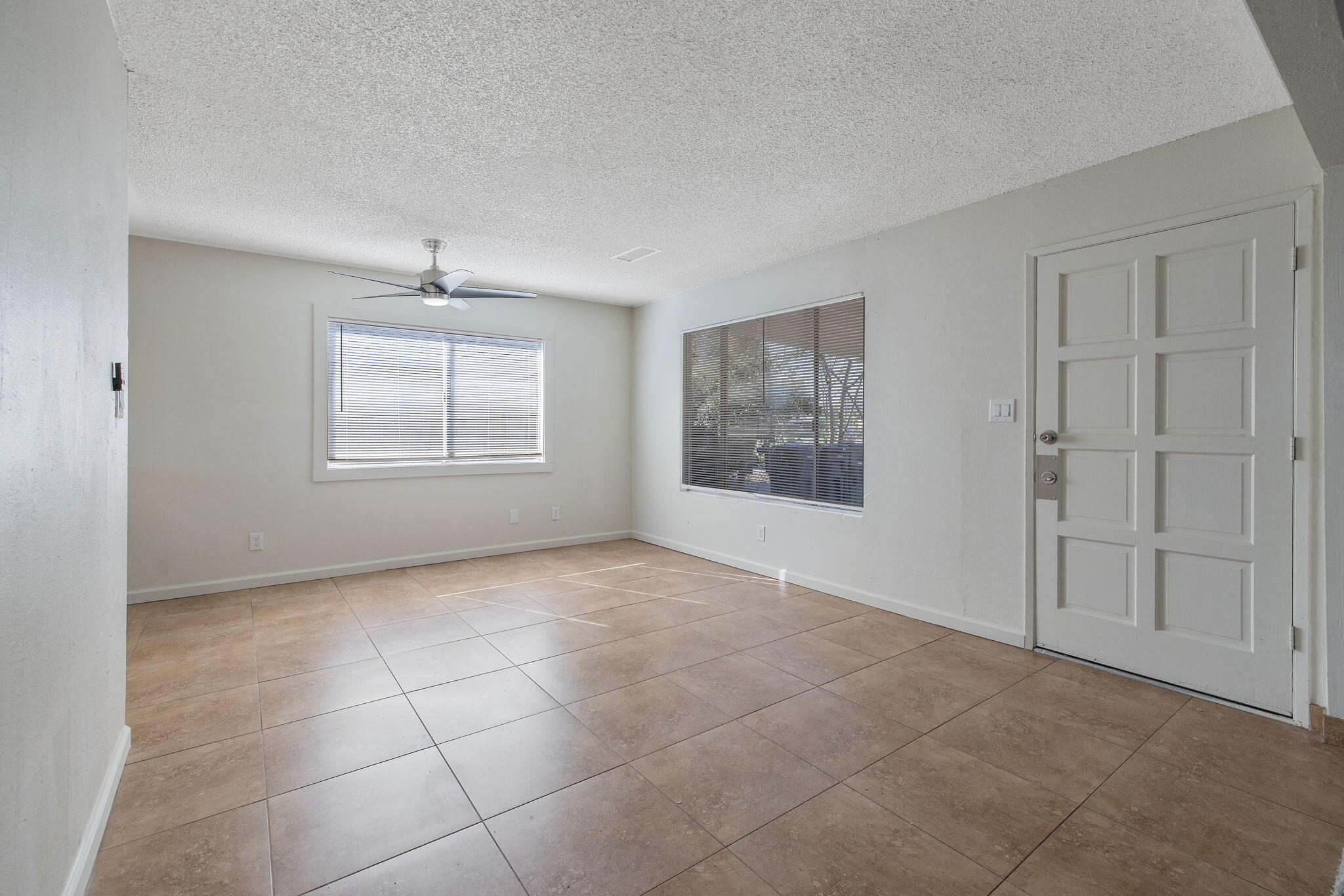 1432 N Locust St, Visalia, CA 93291