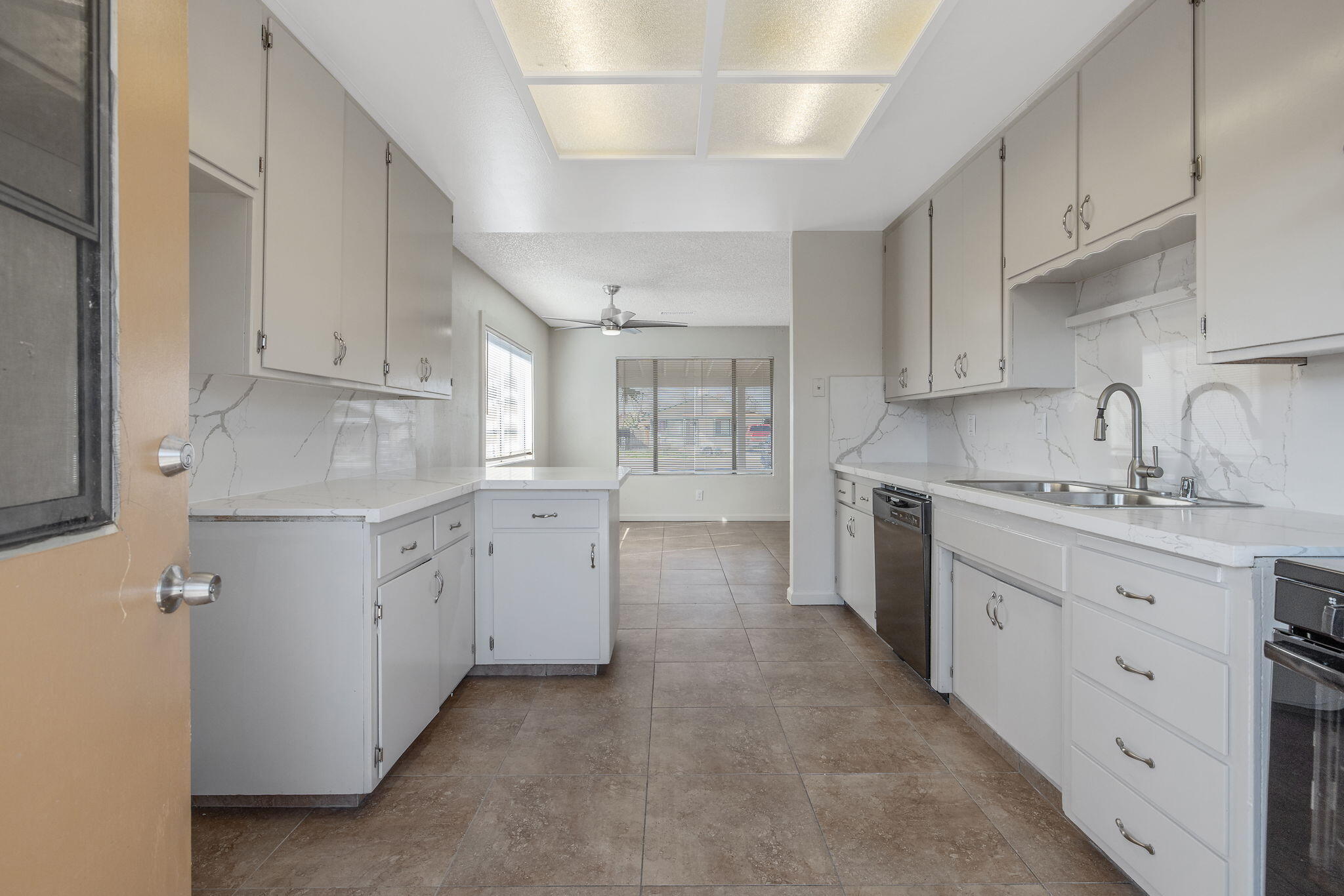 1432 N Locust St, Visalia, CA 93291