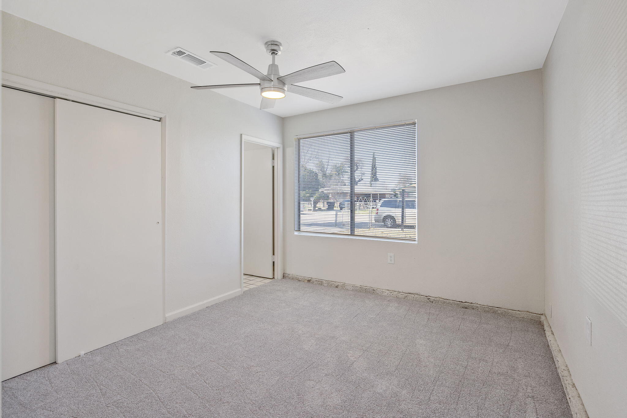 1432 N Locust St, Visalia, CA 93291