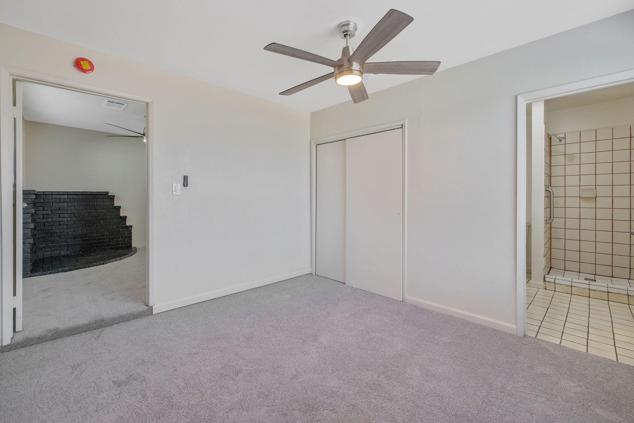 1432 N Locust St, Visalia, CA 93291