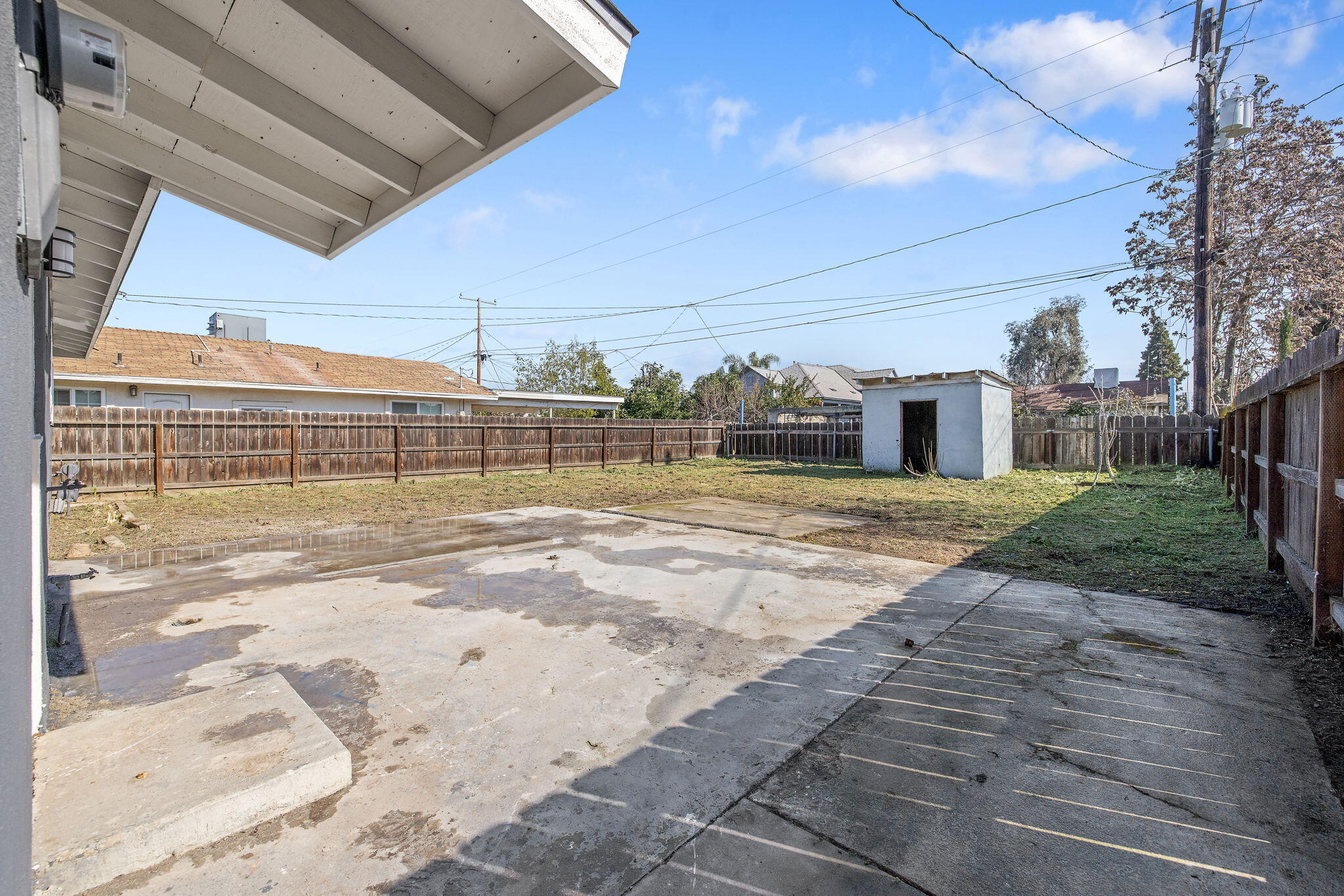 1432 N Locust St, Visalia, CA 93291