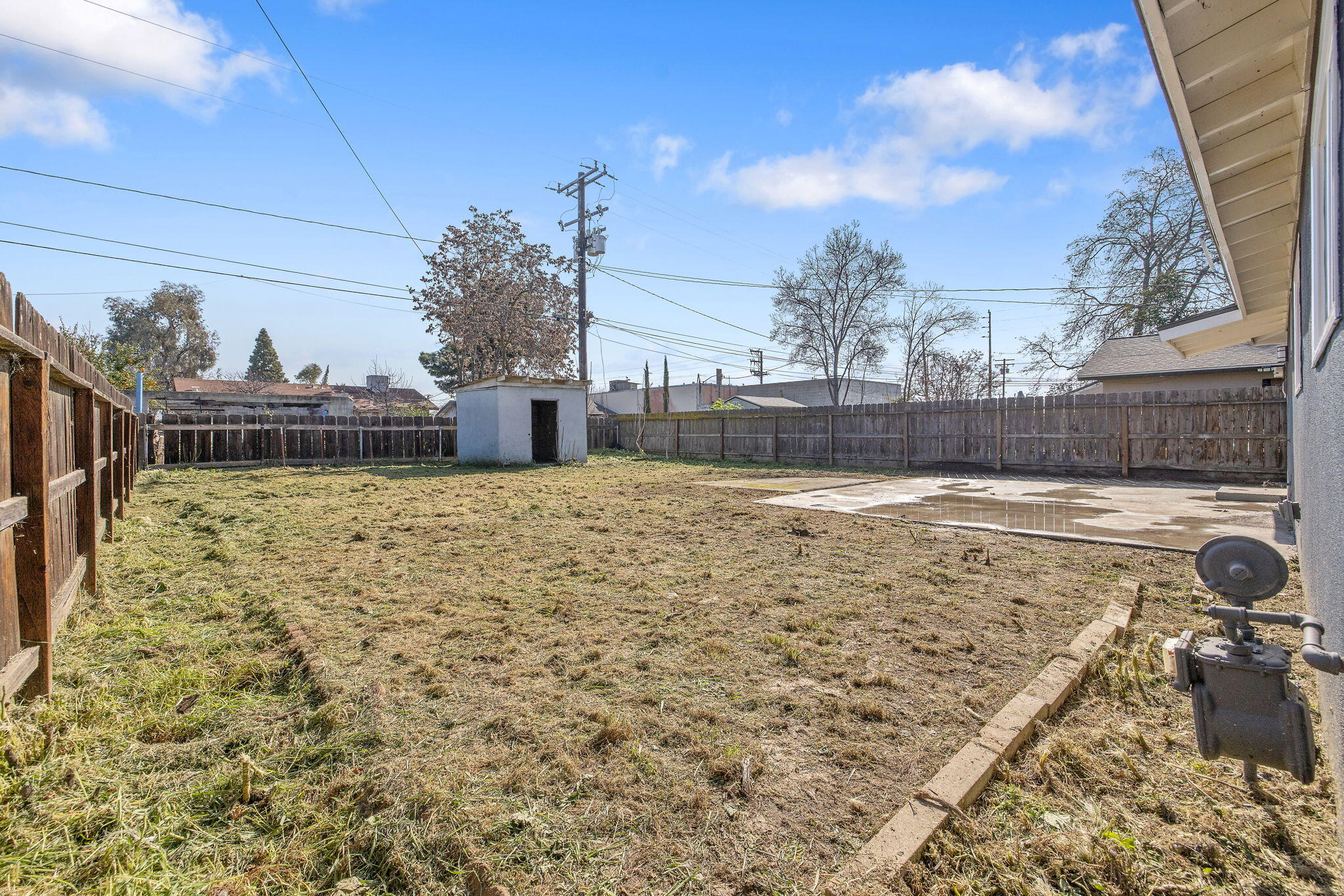 1432 N Locust St, Visalia, CA 93291