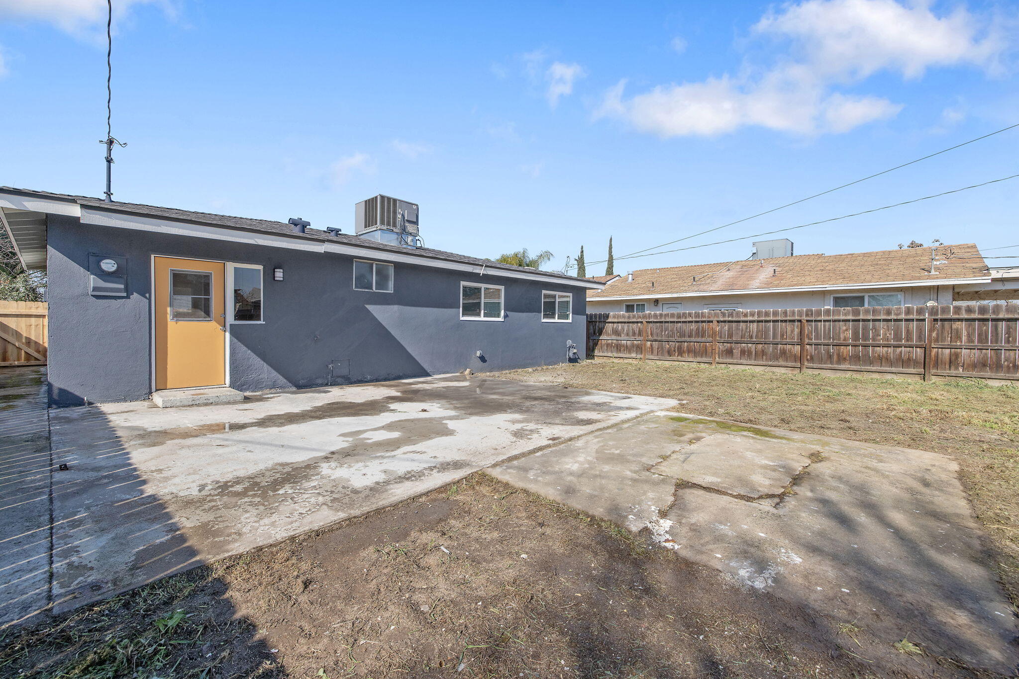 1432 N Locust St, Visalia, CA 93291