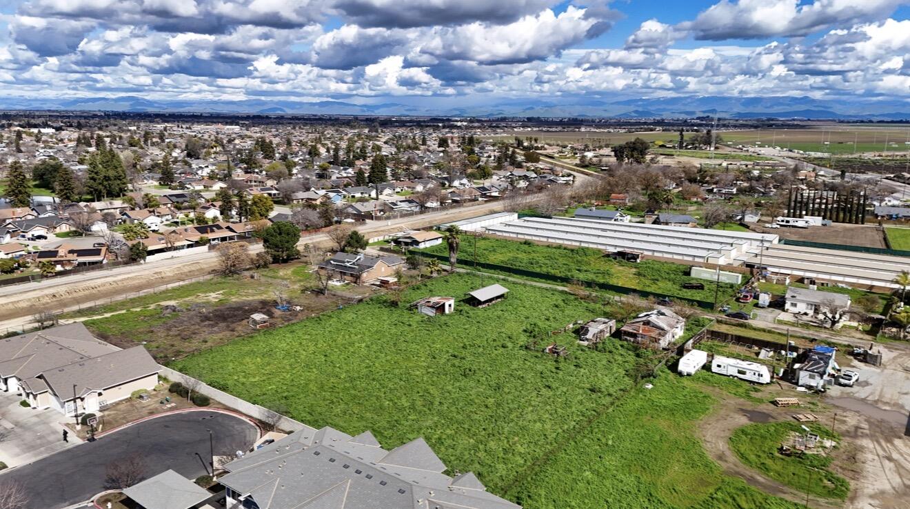 1686 E Foster Dr #H, Tulare, CA 93274