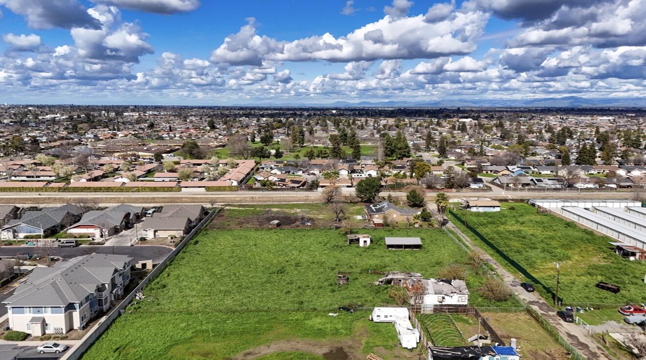 1686 E Foster Dr #H, Tulare, CA 93274