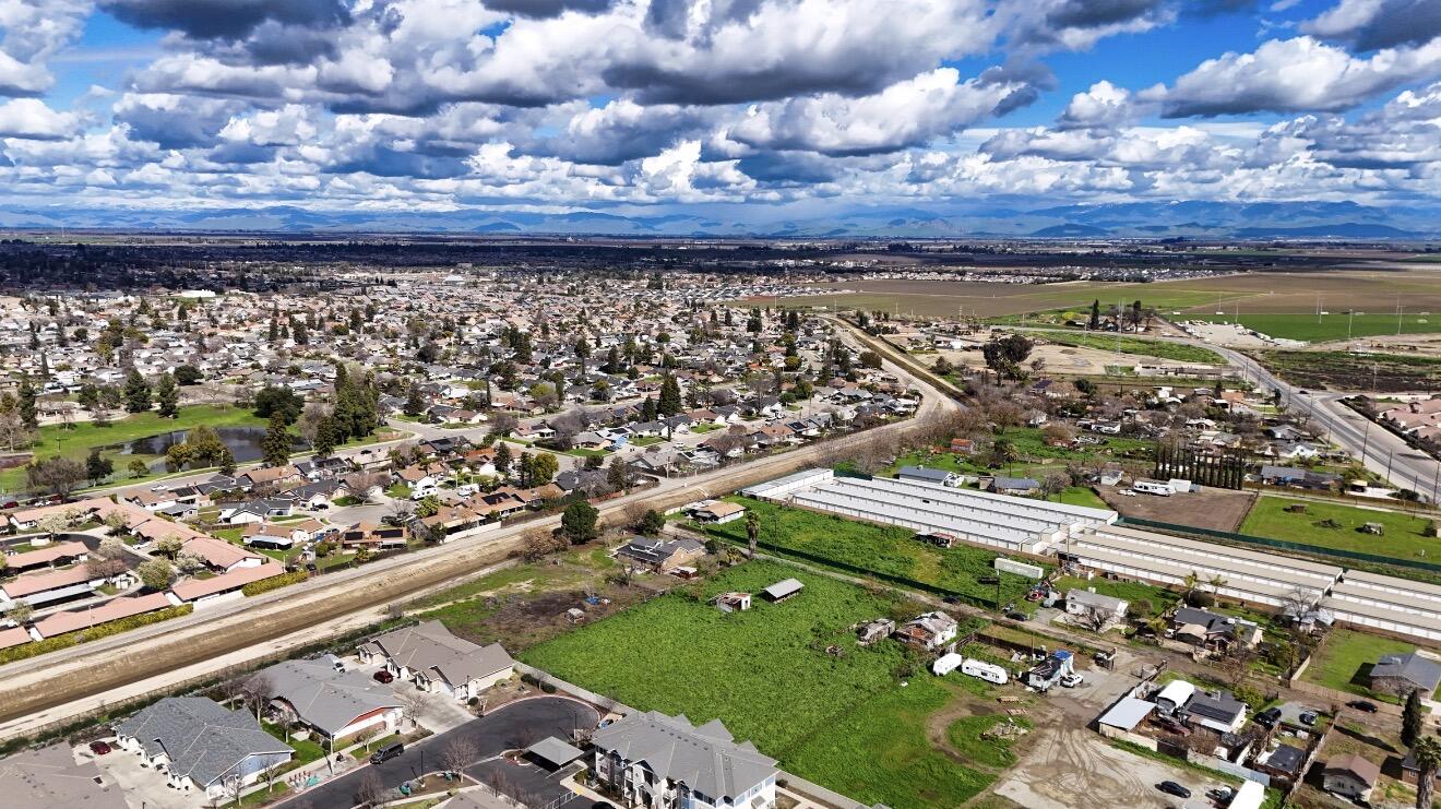 1686 E Foster Dr #H, Tulare, CA 93274