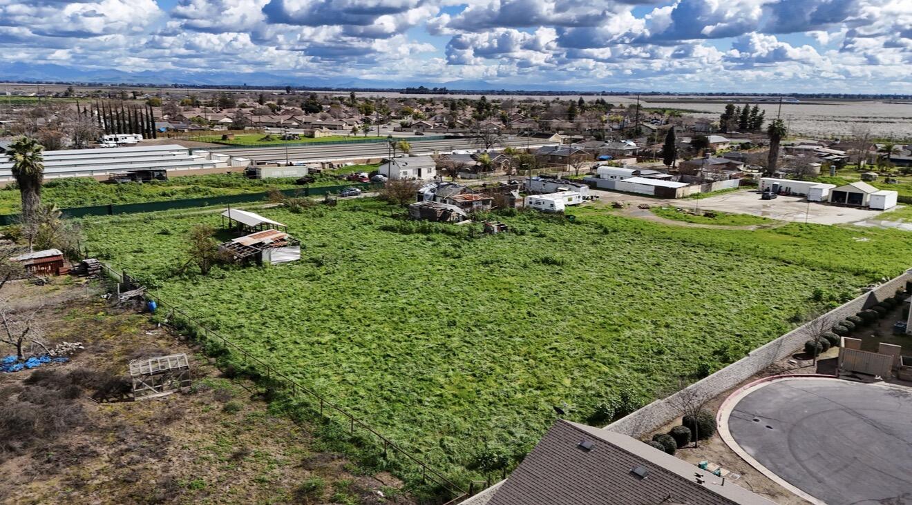 1686 E Foster Dr #H, Tulare, CA 93274